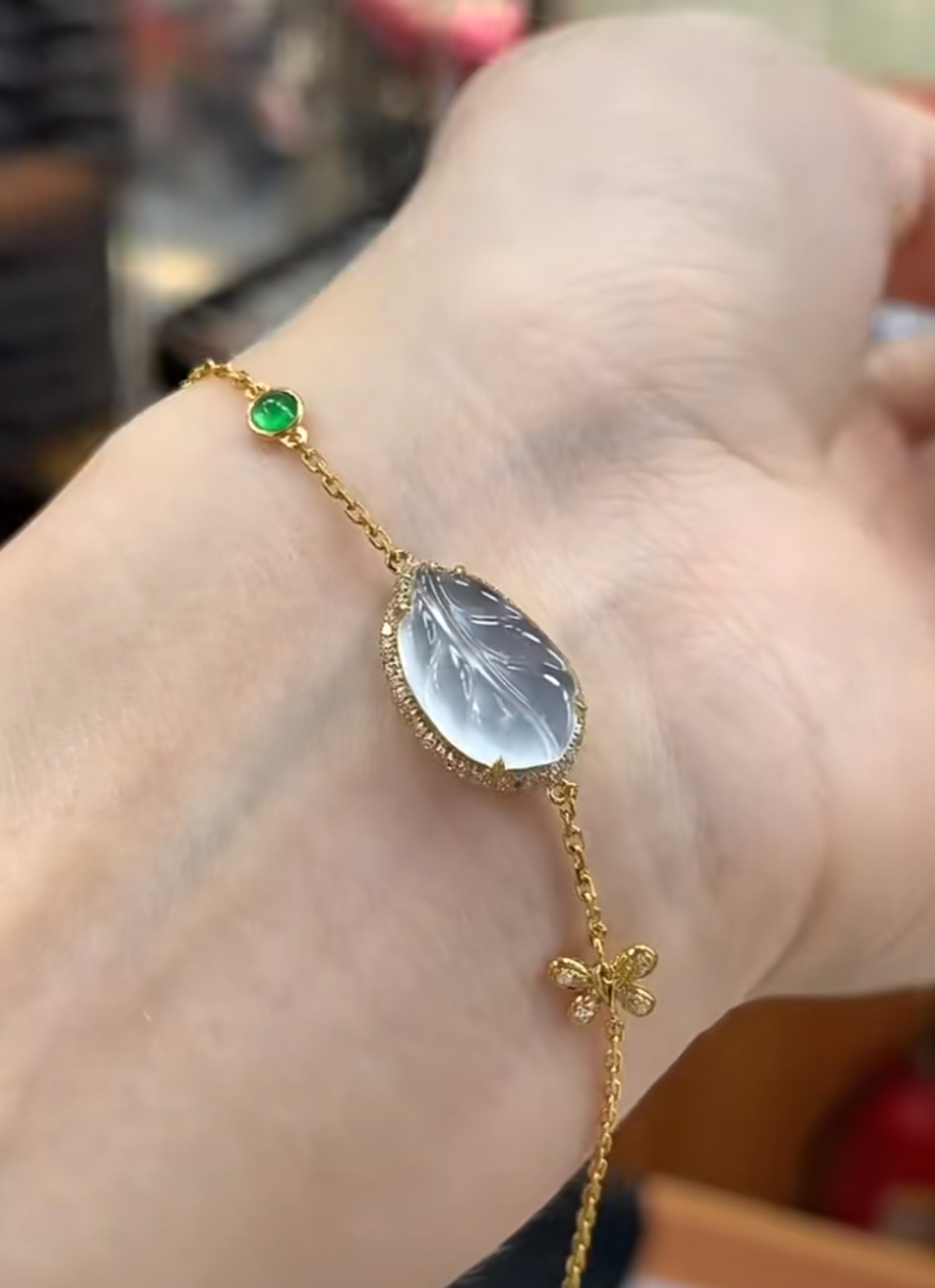 之前想着说这个玻璃种小叶子镶嵌吊坠,现在想想用来镶嵌一条手链其实