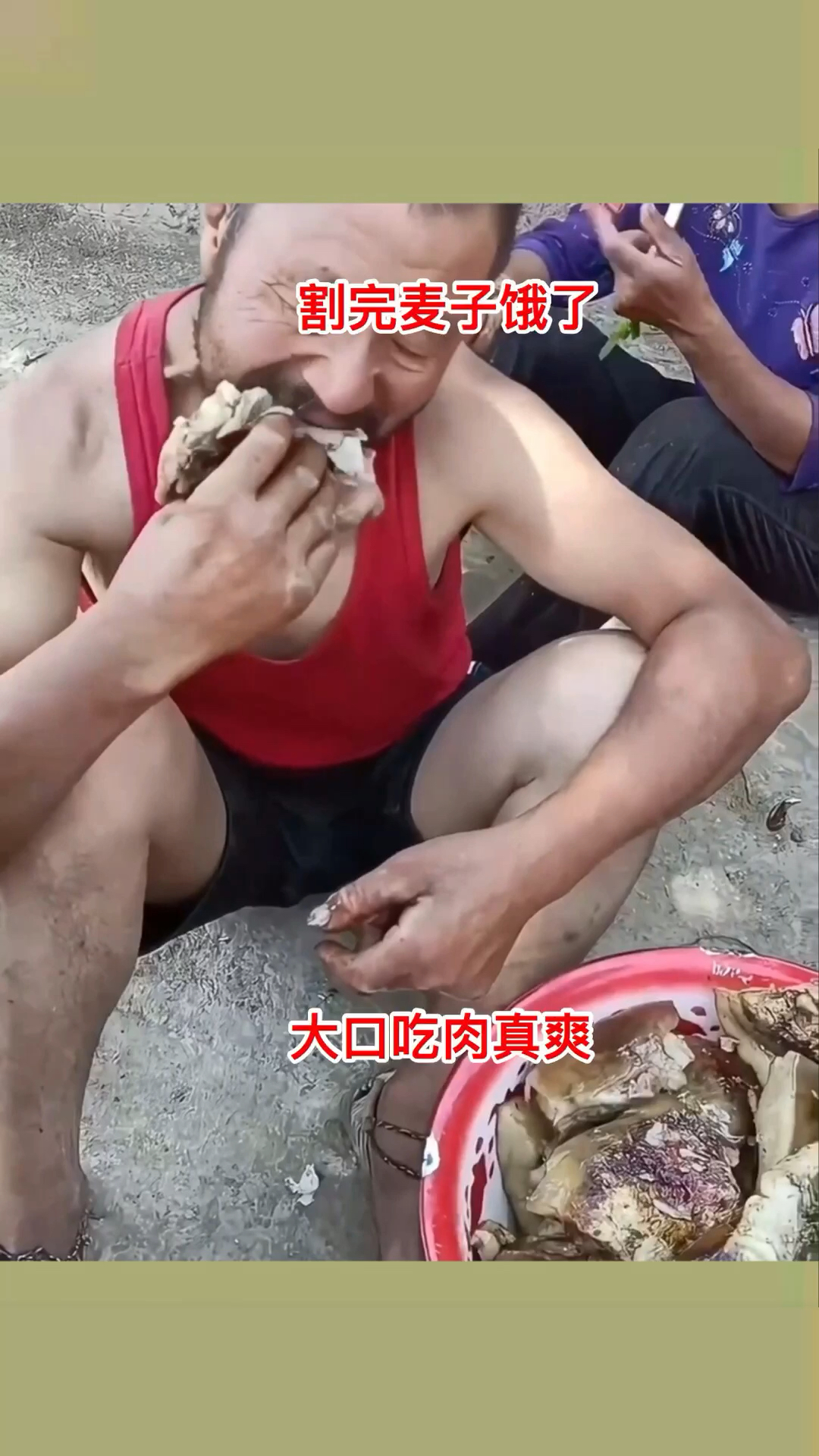 大口吃肉搞笑图片