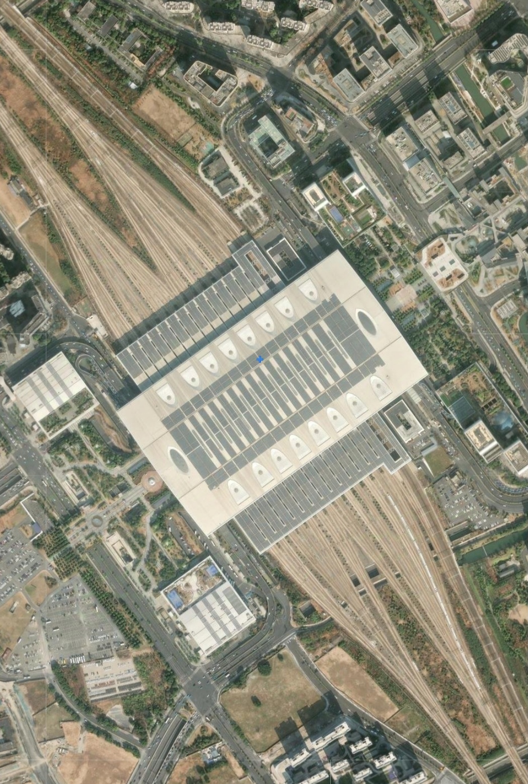 从卫星角度一起来看看高铁站的雄姿,你们都认识是哪坐城市的吗,?