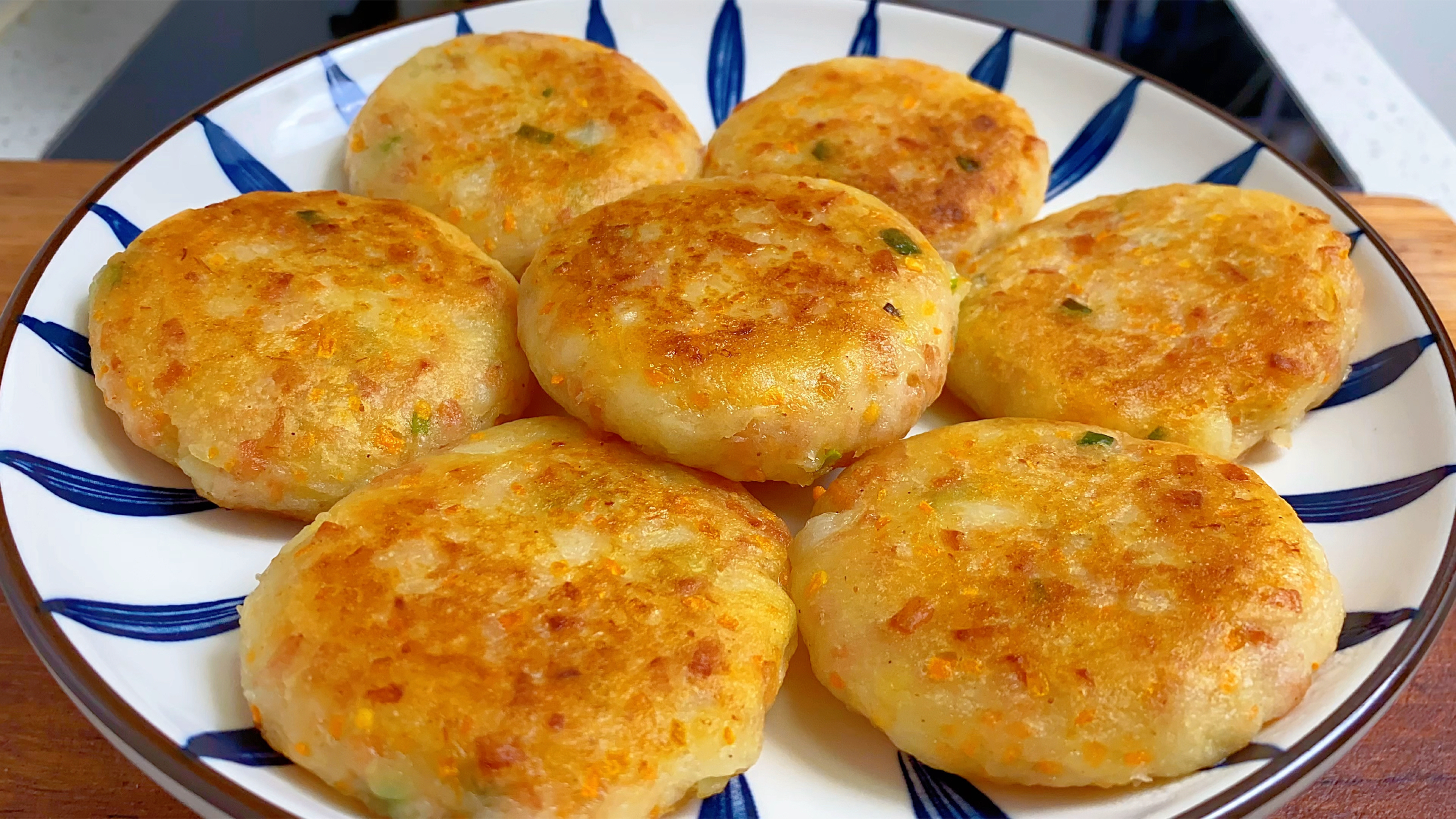 立冬节气给孩子做一道土豆饼,外脆里糯,营养美味,家人都喜欢吃