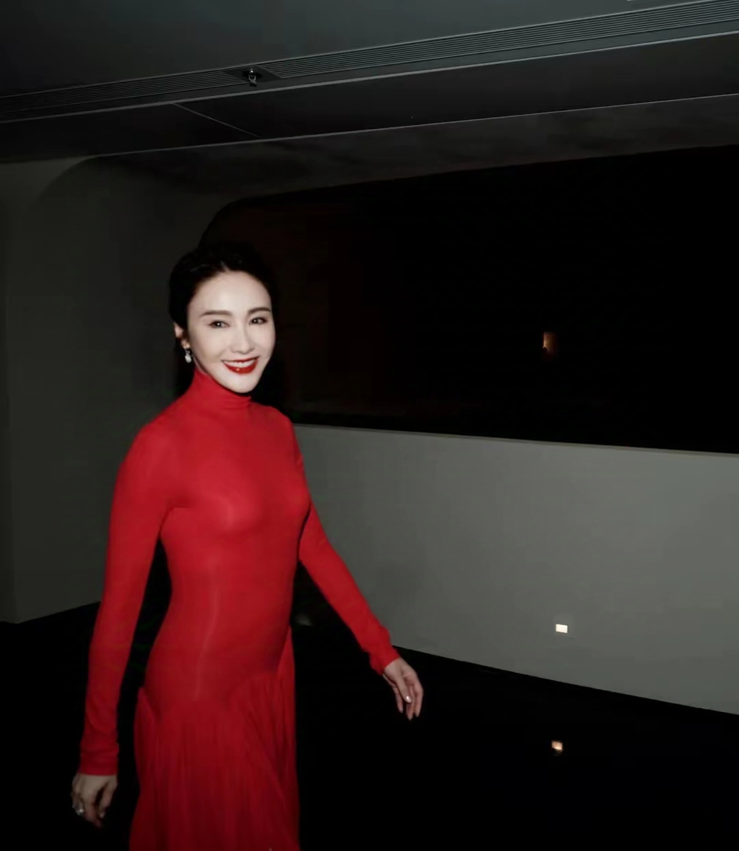 优雅气质与曼妙好身材尽展无遗