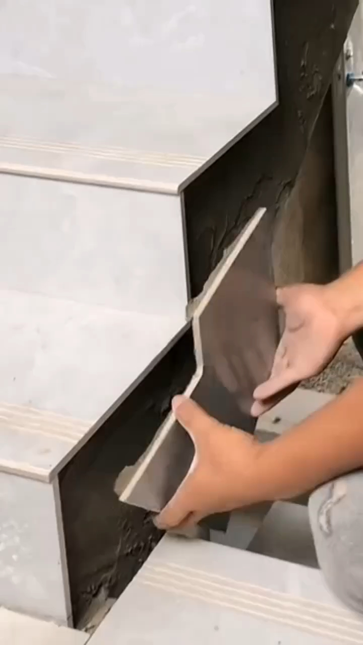 楼梯踏步侧面贴瓷砖