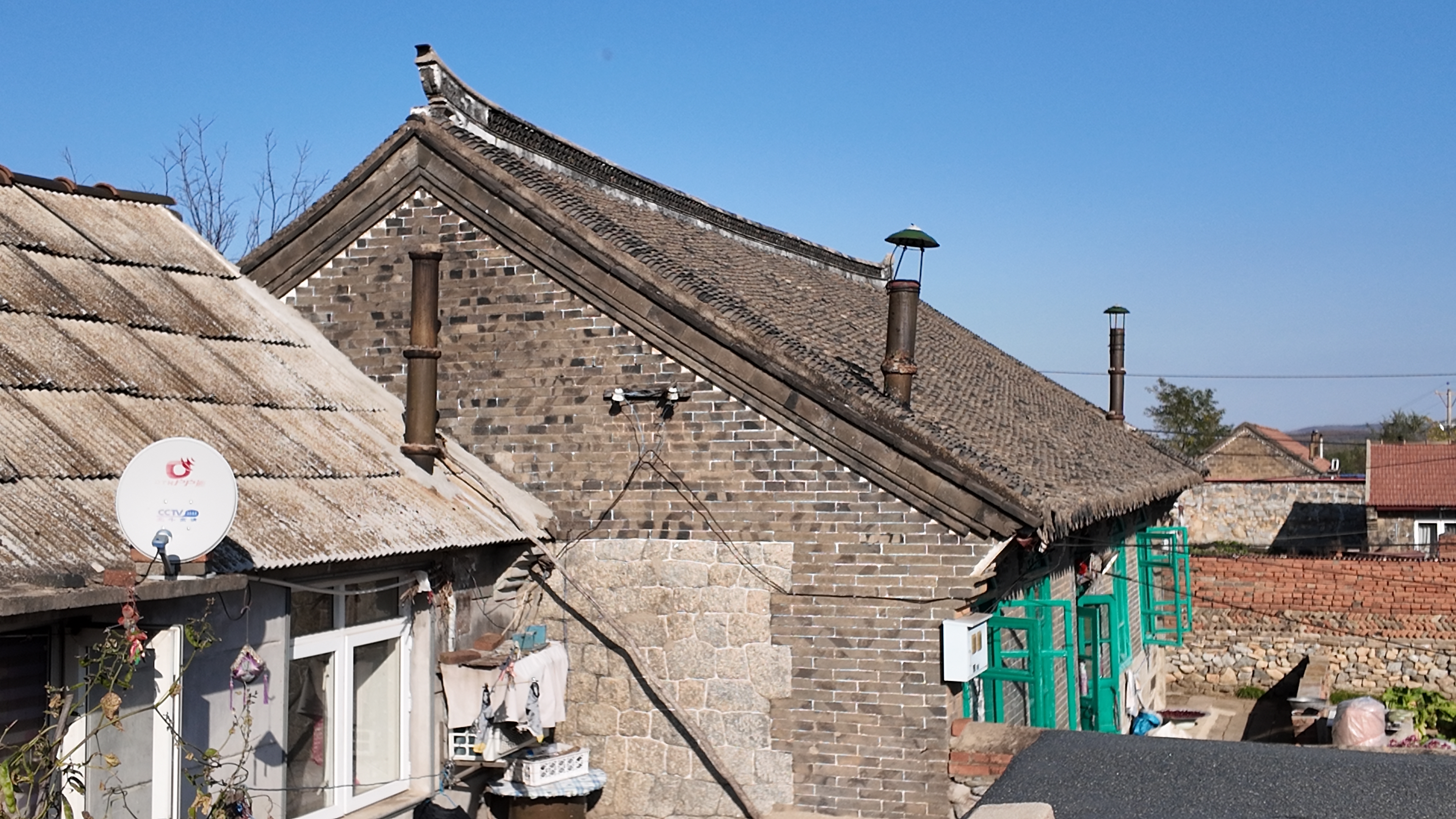 大连庄河青堆子古镇太平老街百年古宅比比皆是,徜徉在古镇小巷仿佛