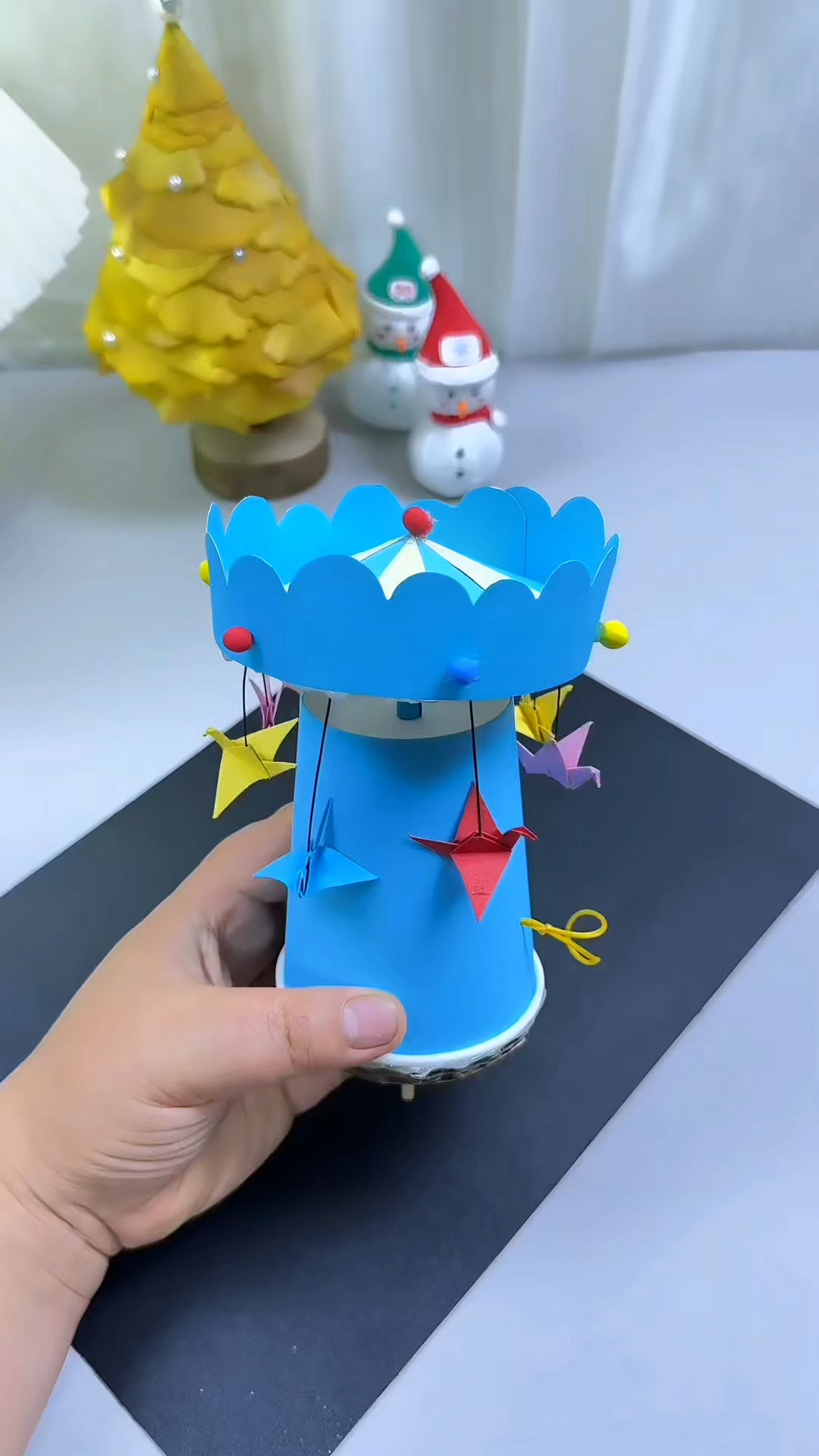 一次性纸杯别丢简单几步就能给孩子做个旋转的千纸鹤,好玩又有趣