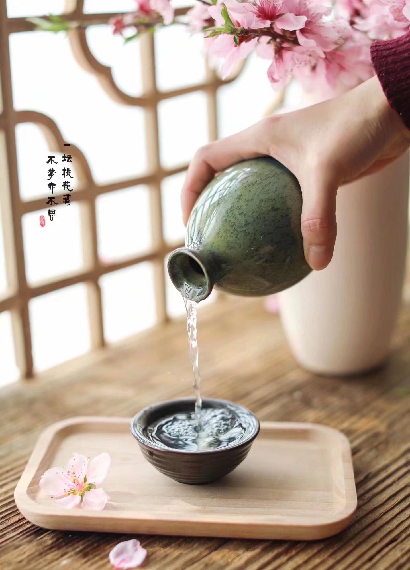 杯酒图片喝酒驱寒饮一盏老酒人生八十图片最有意境的饮酒图片独斟美酒