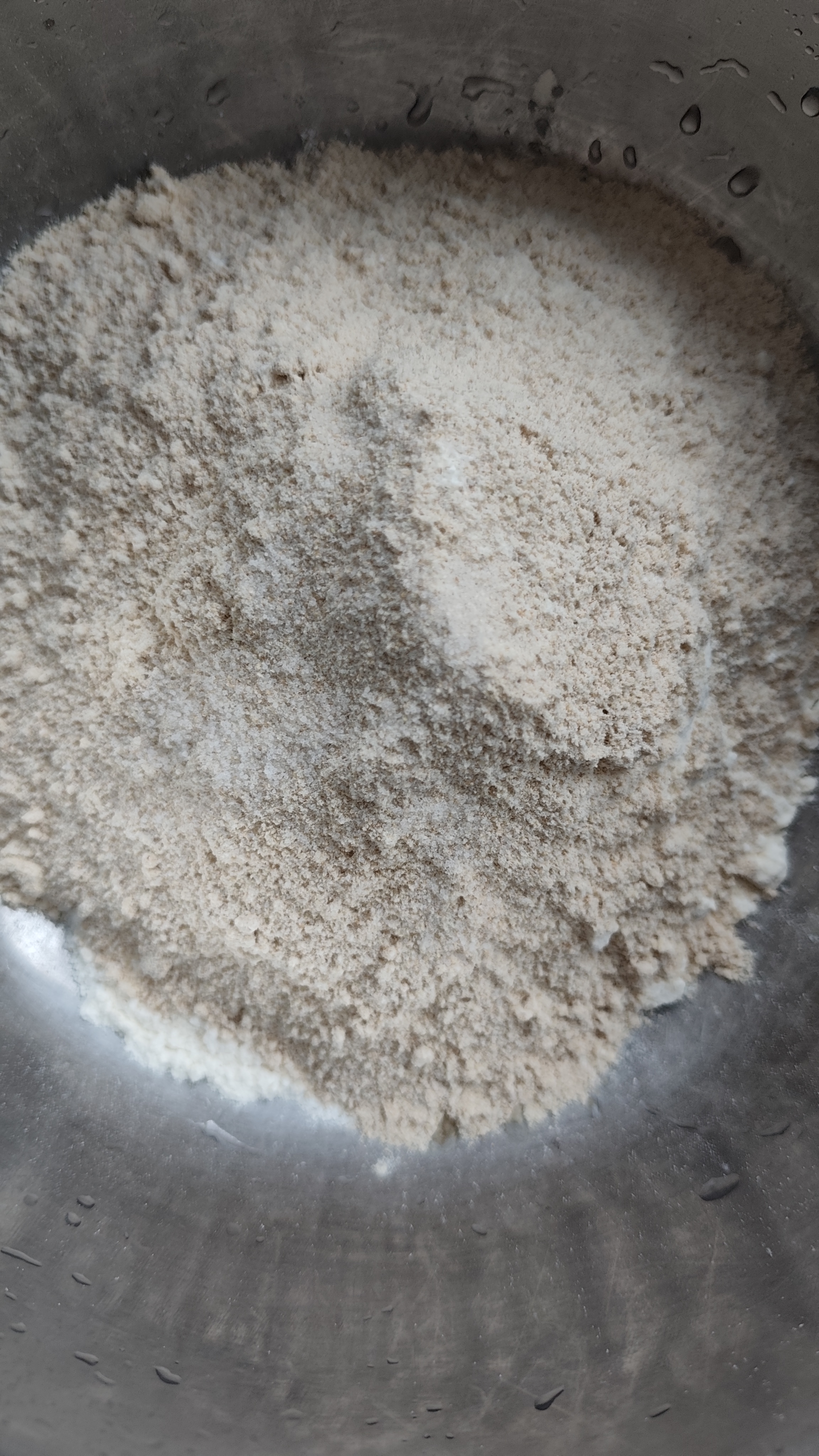 动态连更挑战# 今天中午,我用全麦面粉和面粉结合,烙了葱花油饼,傲怂