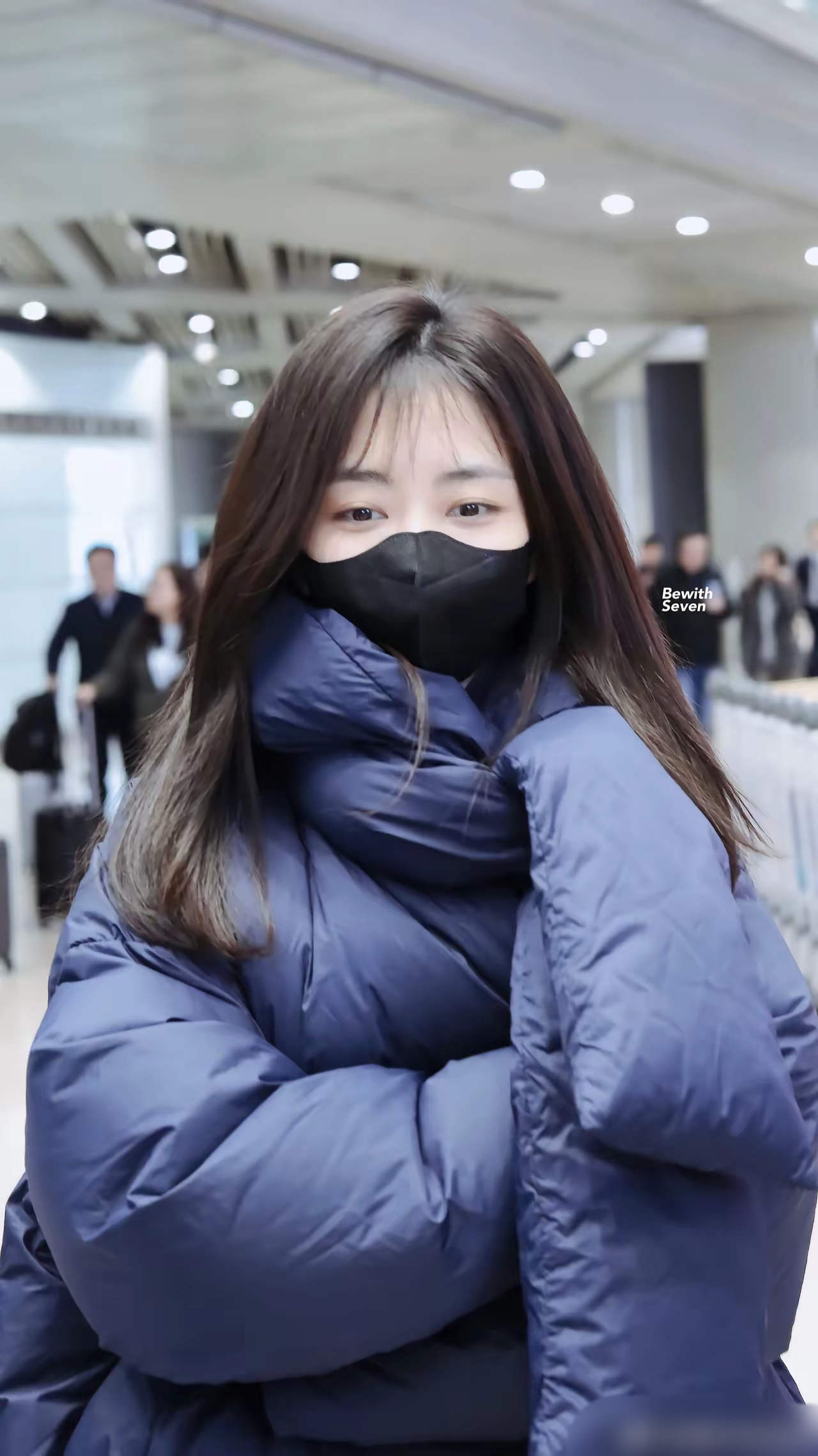 还有那同色系的围巾,一围上去,整个人谭松韵归路里穿的皮衣品牌谭松韵