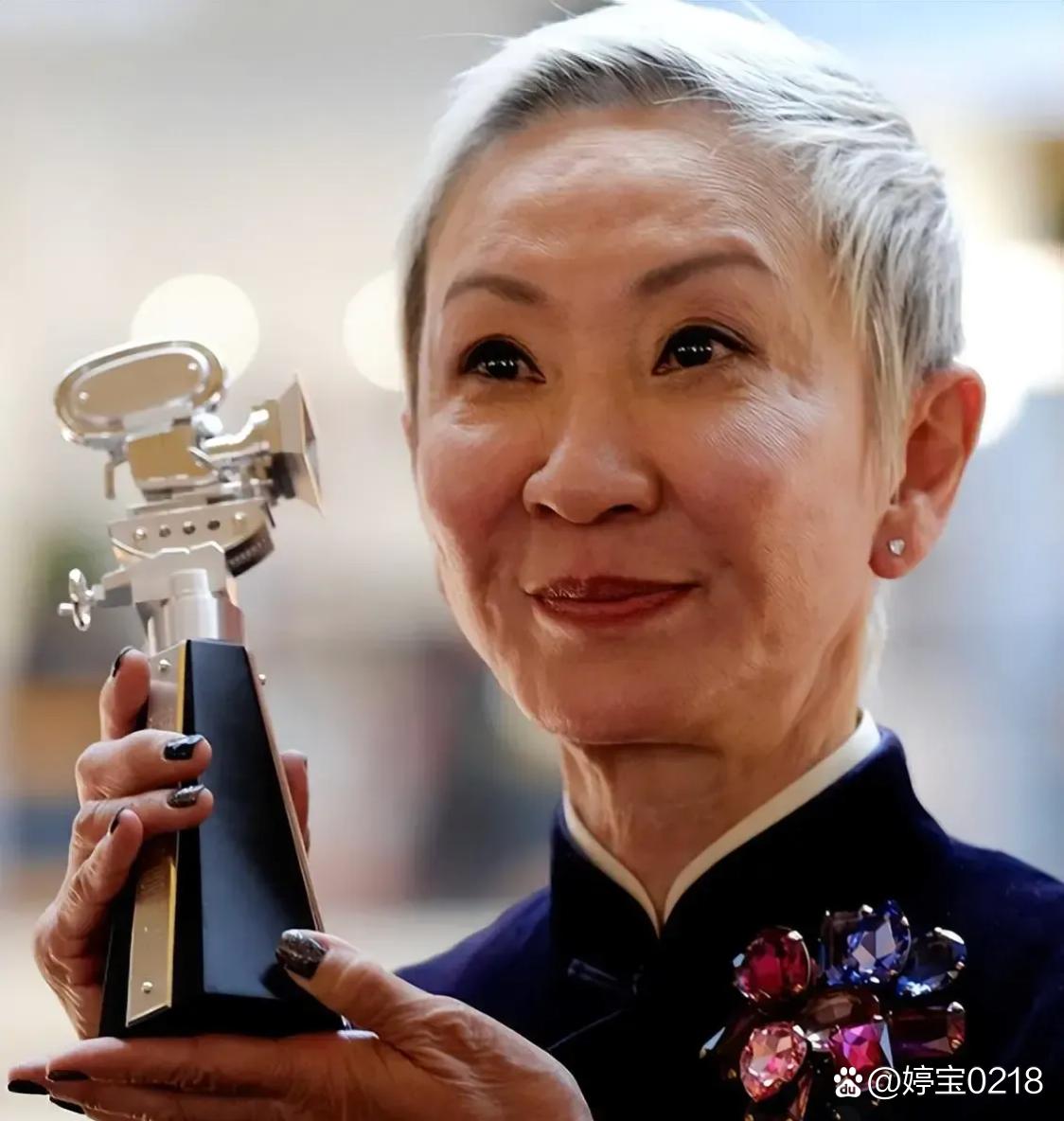 那年林青霞目睹徐克给小30岁的助理系鞋带她气的