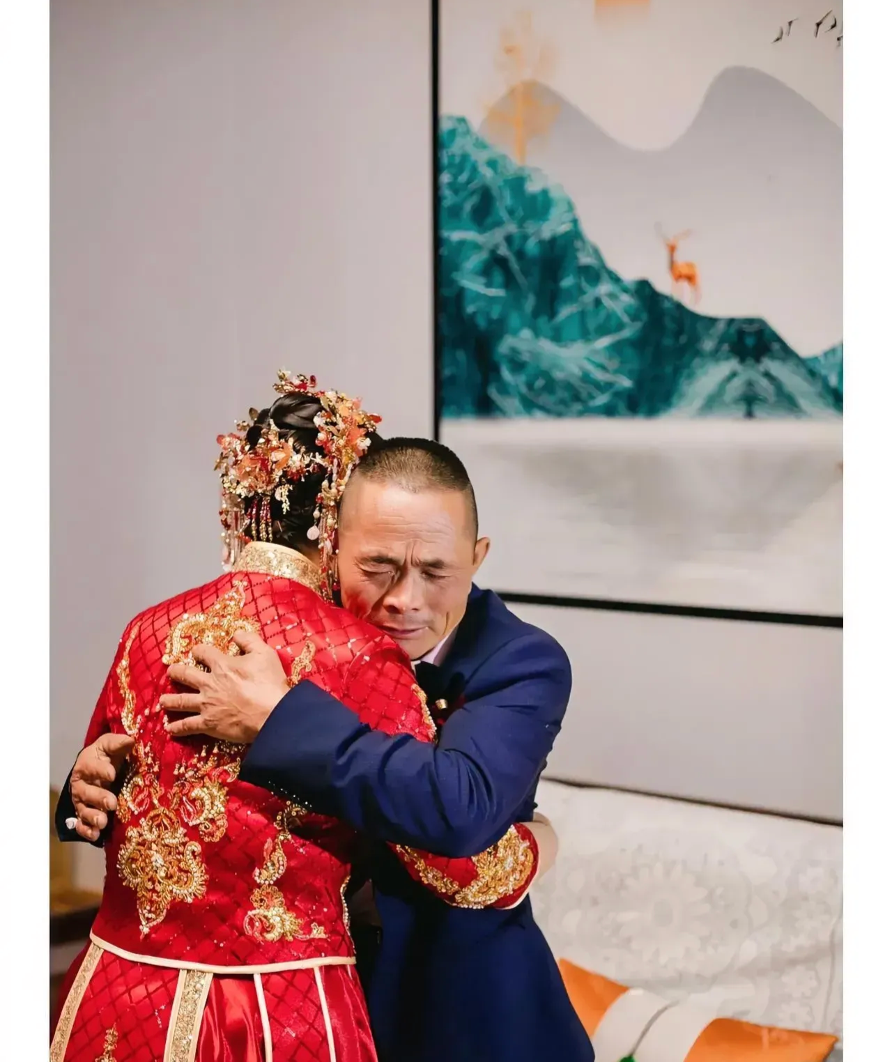 继父养我18年,陪嫁我30万现金一套房,结婚前夜他突然求我一件事