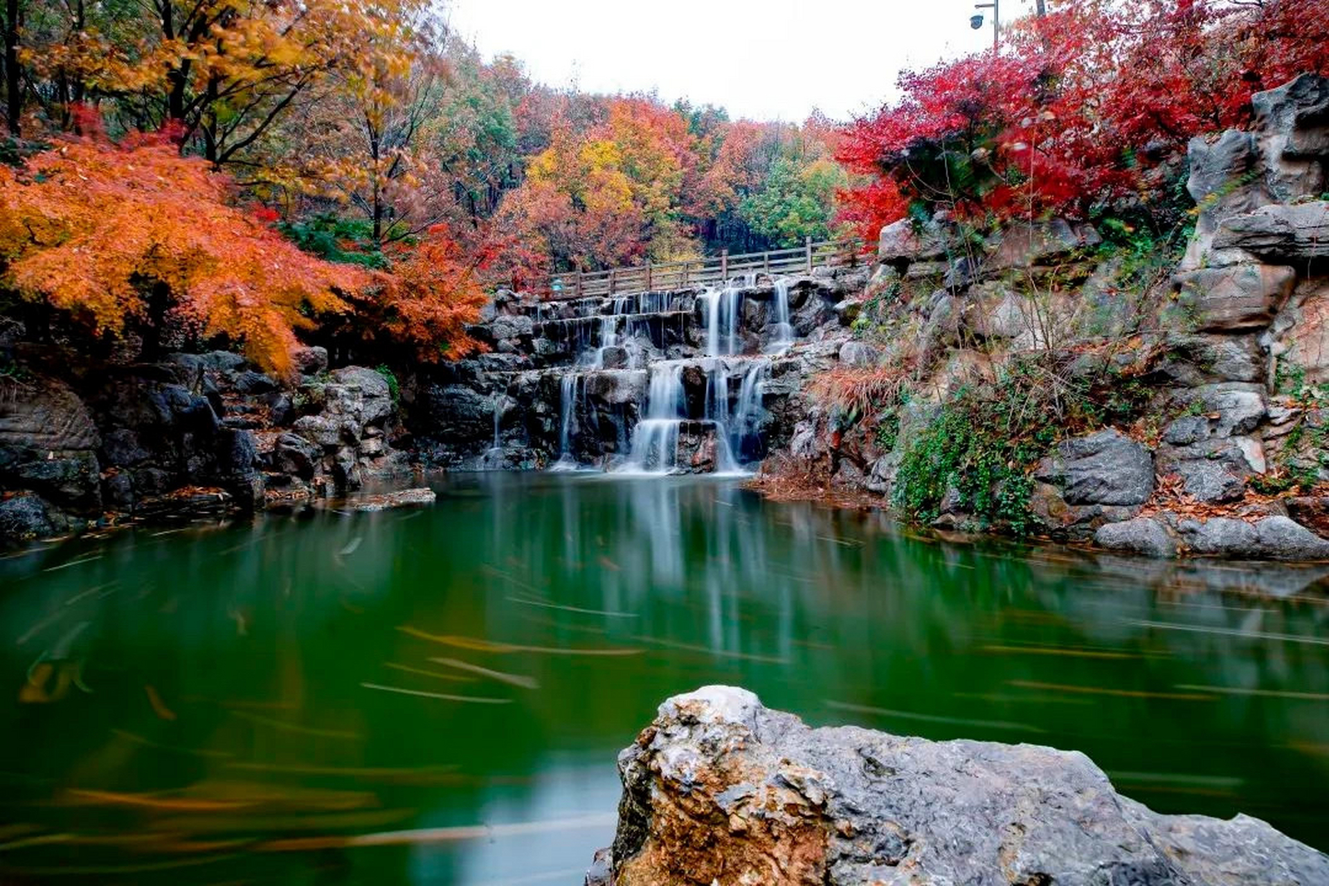 江苏省连云港市灌云县大伊山景区11月1日发布公告称,2023年11月1日至