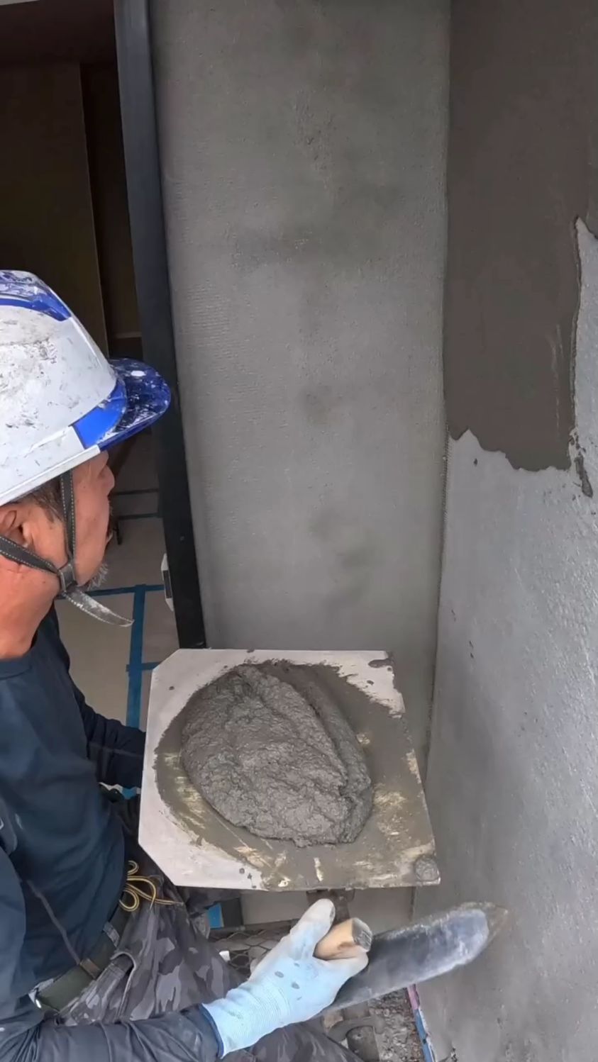 这水泥上墙也太稳了,看得出师傅手艺不凡