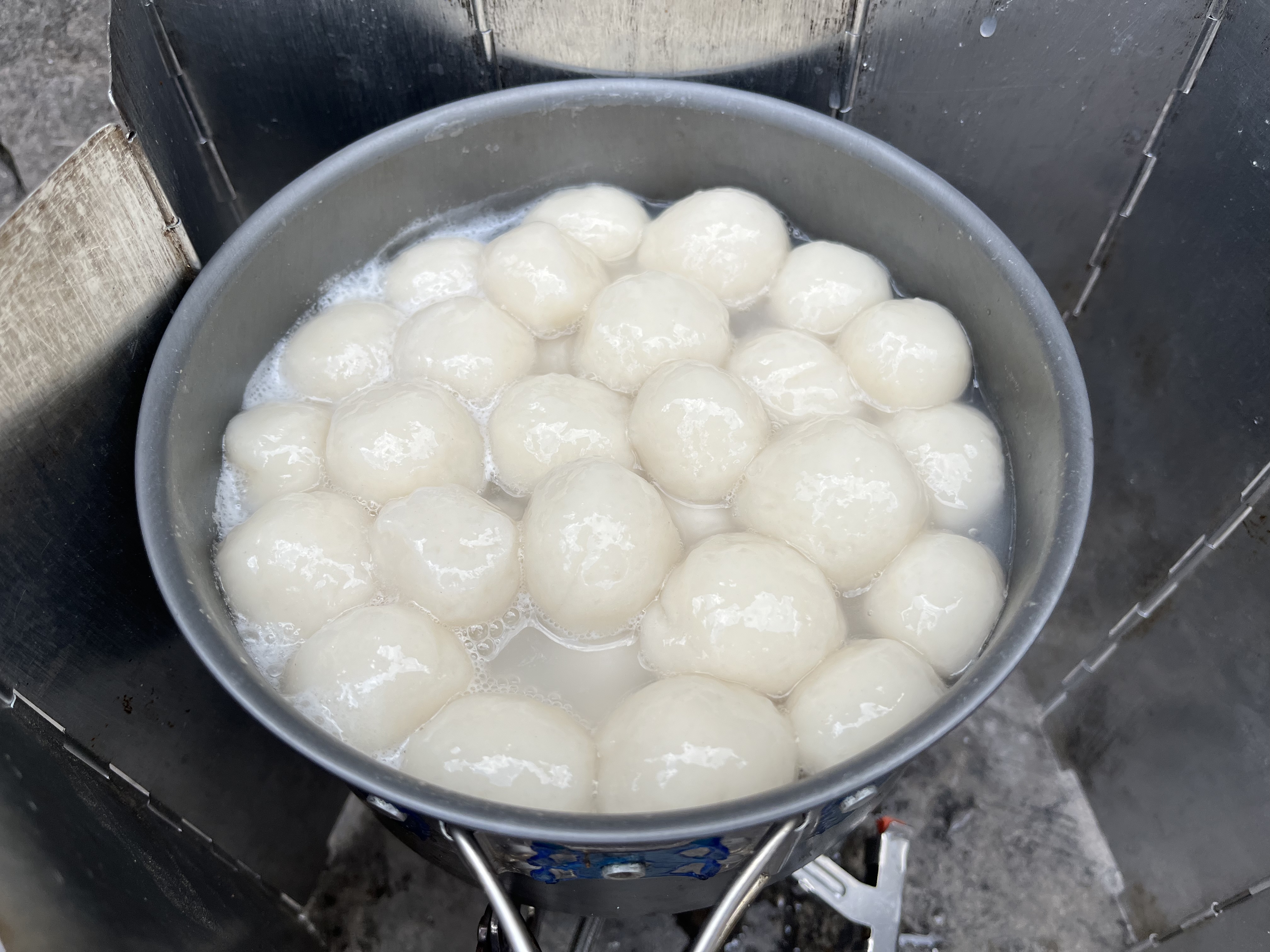 把汤圆丢进锅里照片汤圆和元宵的区别花生汤圆煮水汤圆生的汤圆自己做