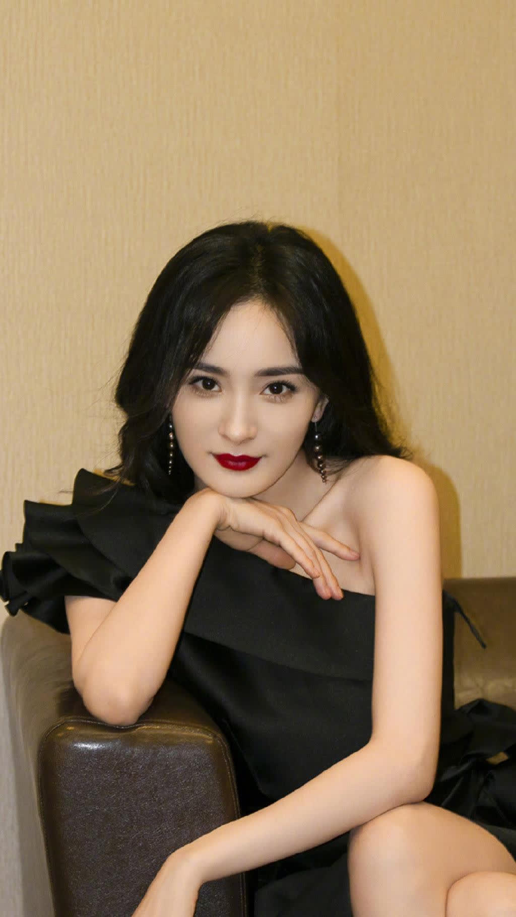 以下是关于杨幂与原公司嘉行传媒的相关信息: