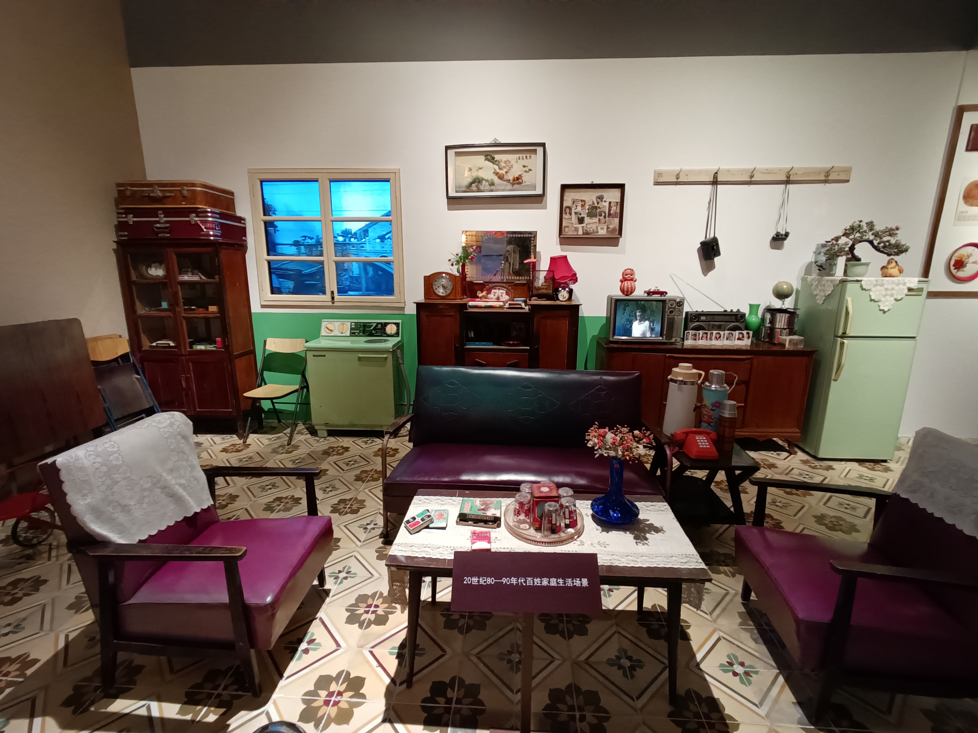 一下回到80年代,看看哪些物件是你家里有的