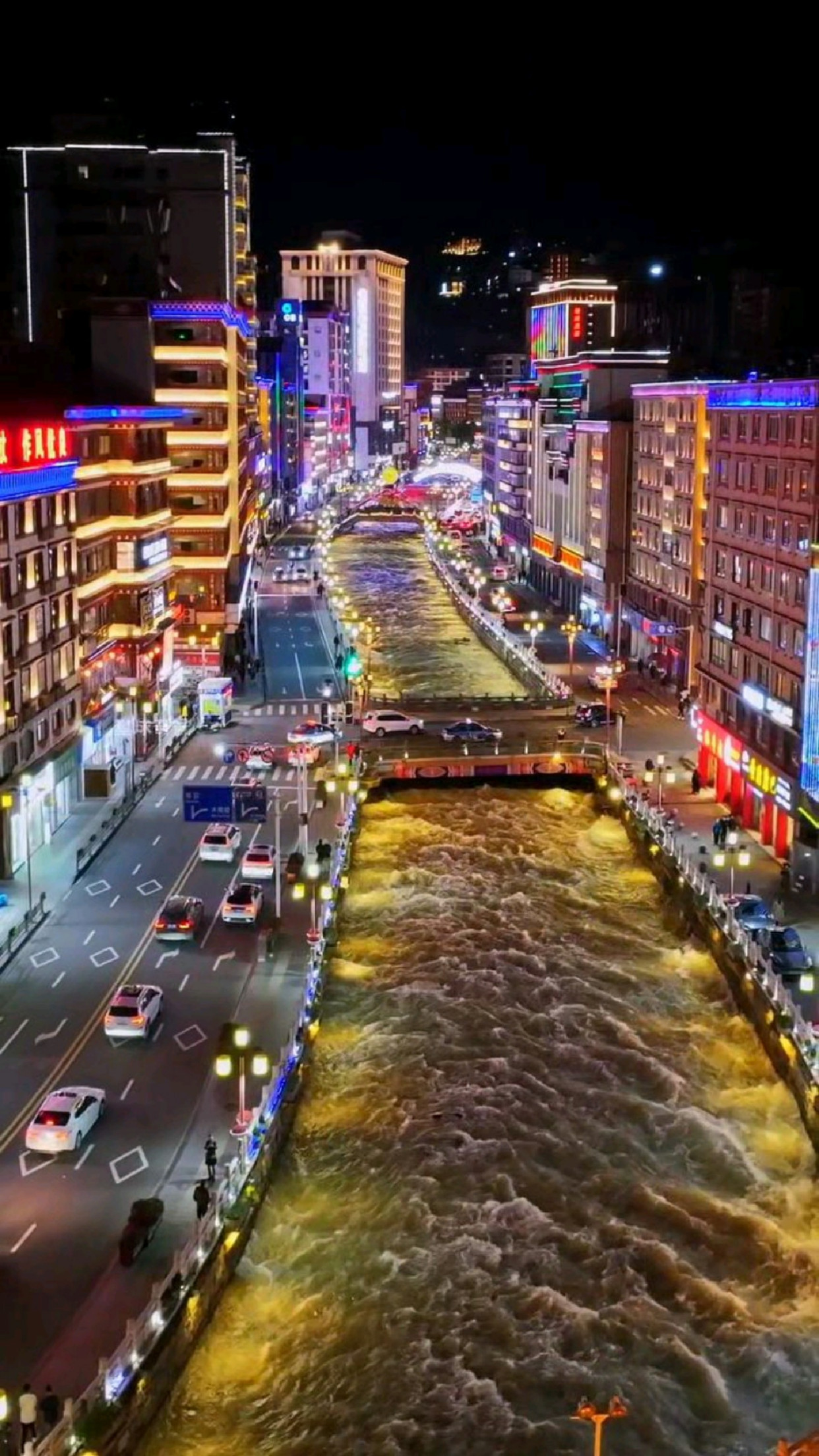 四川康定,一座藏在群山之间的诗意小城,夜景太美了