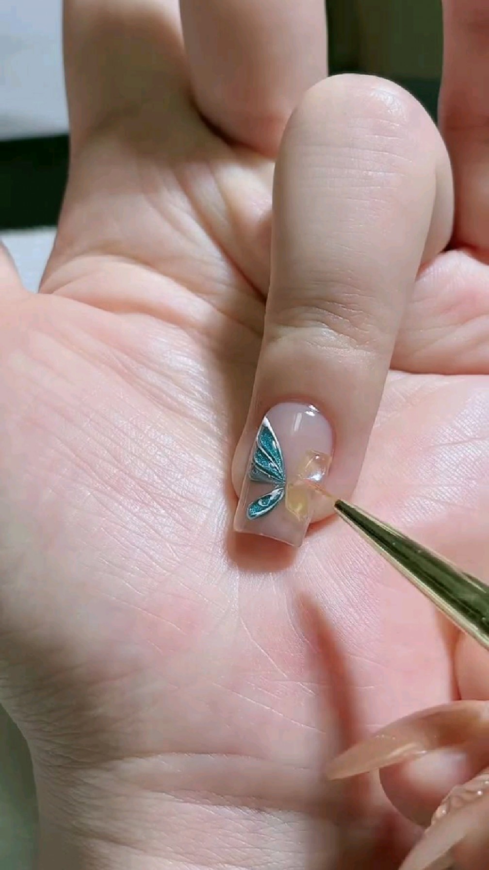 彩绘蝴蝶美甲全过程