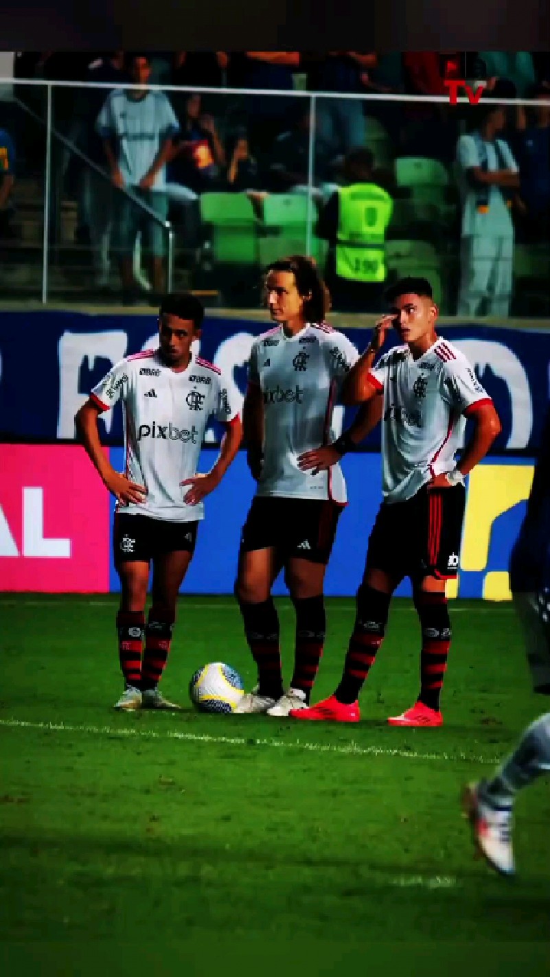 大卫路易斯这进球,谁看了不直呼一句太酷啦!