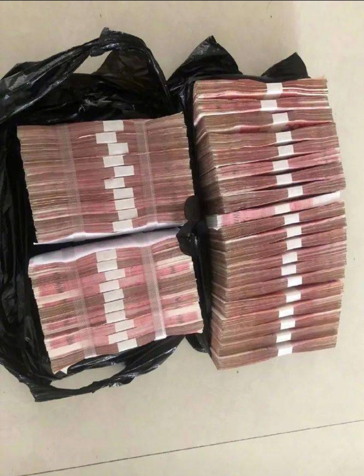 摆地摊发财的富豪(摆地摊的亿万富翁)