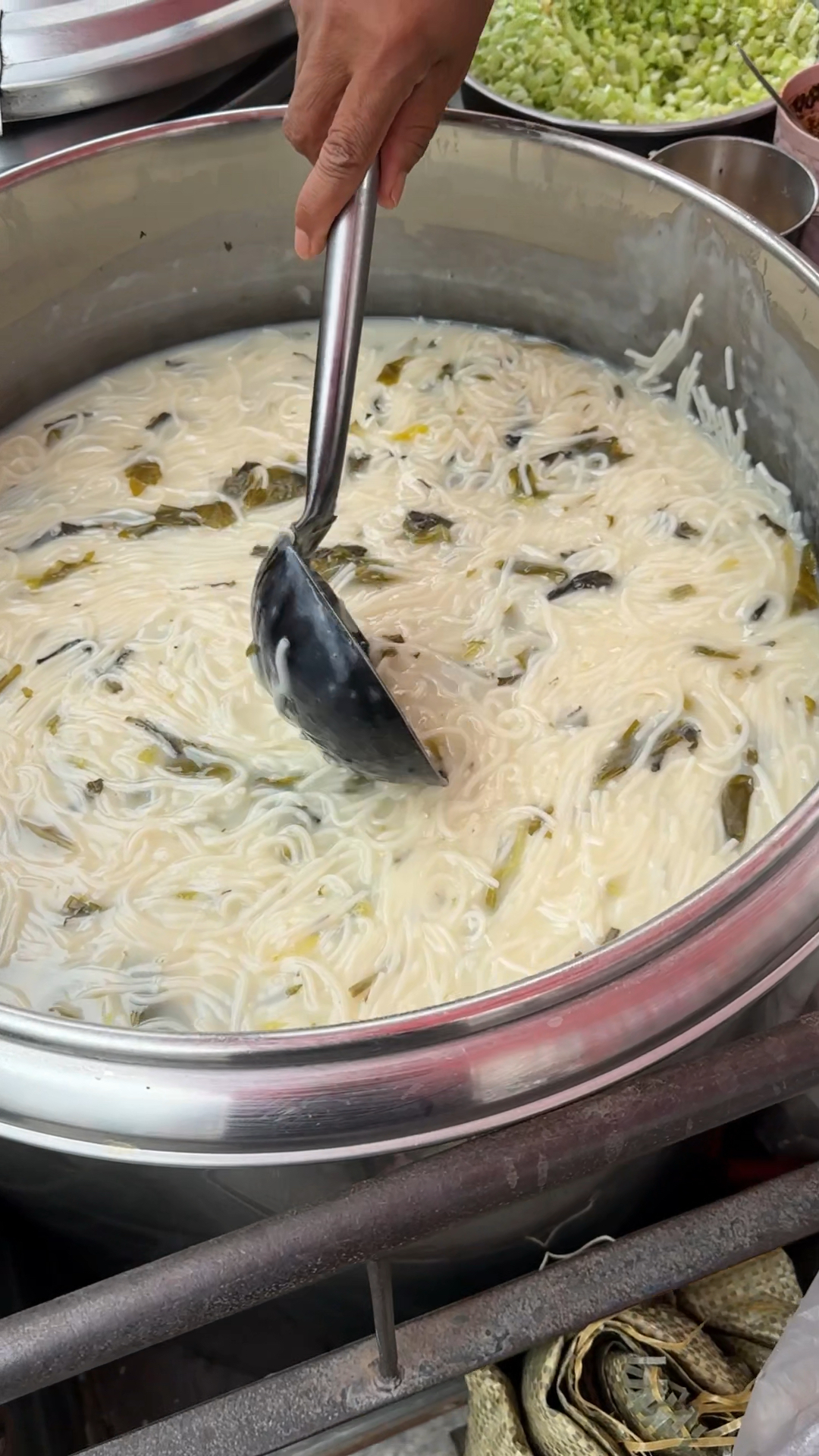 河南许昌小吃粉浆面条,5元一碗,天冷了来一碗,口感丰富挺好吃