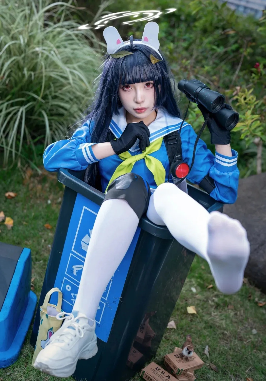 动态连更挑战#  蔚蓝档案霞泽美游cos,玉足白丝萌妹,简直爱了
