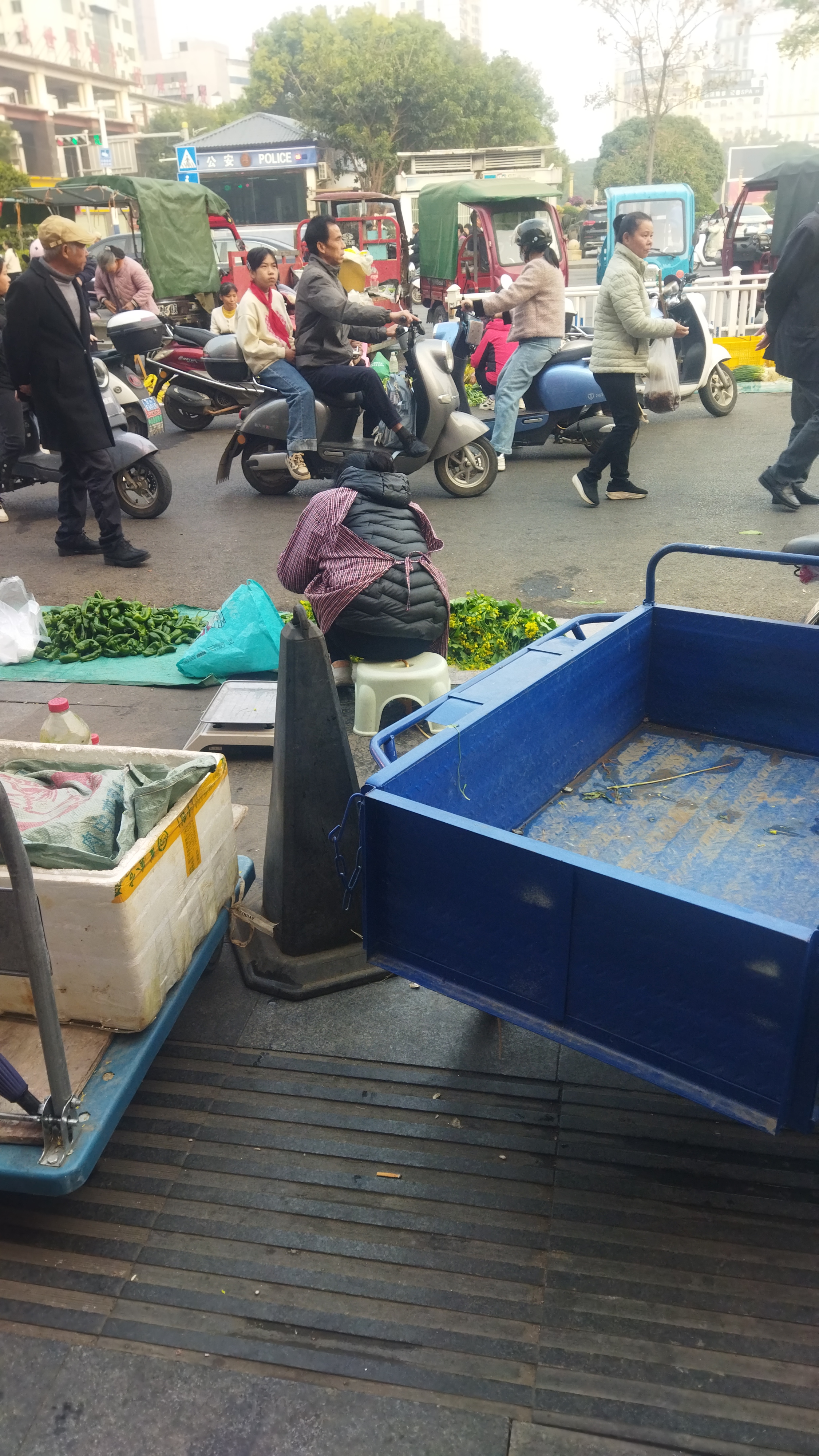 适合女生在菜市场摆摊的项目(适合女生在菜市场摆摊的项目名字)