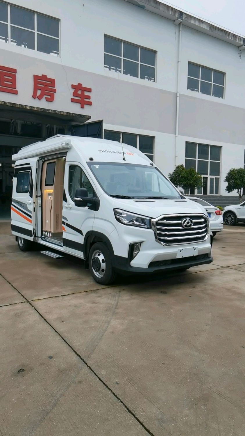 大通v90自动挡房车