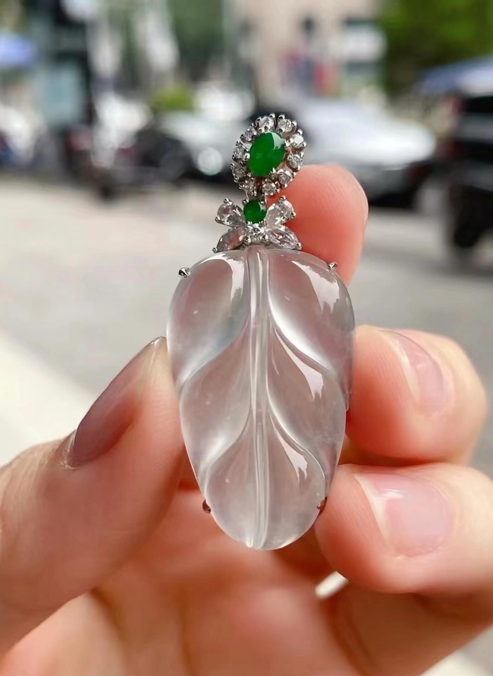 分享一枚玻璃种叶子翡翠吊坠 翡翠叶子寓意吉祥美好 金枝玉叶,家大业