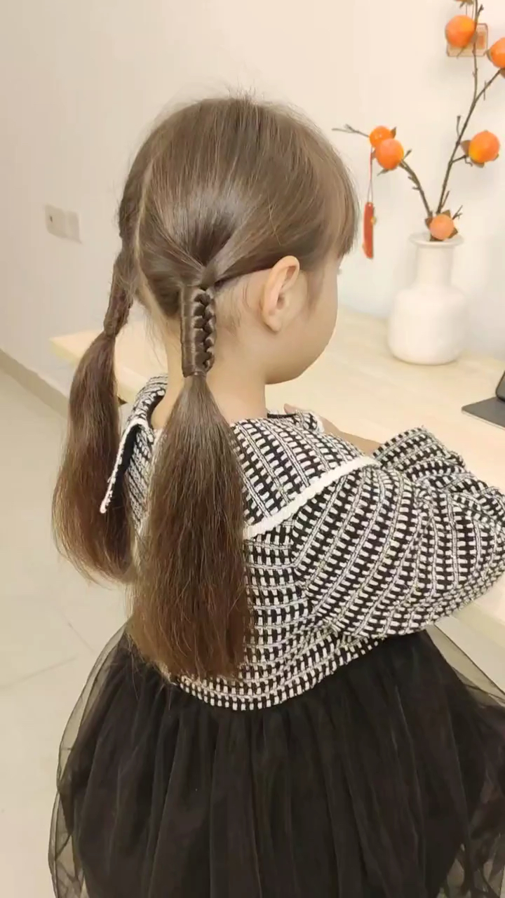 低马尾这样扎 回头率爆表