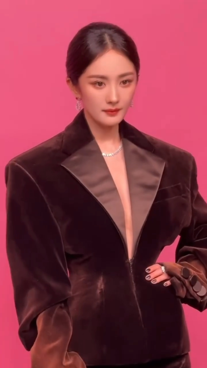 杨幂比韩国女明星还会保养,这少女感绝了!