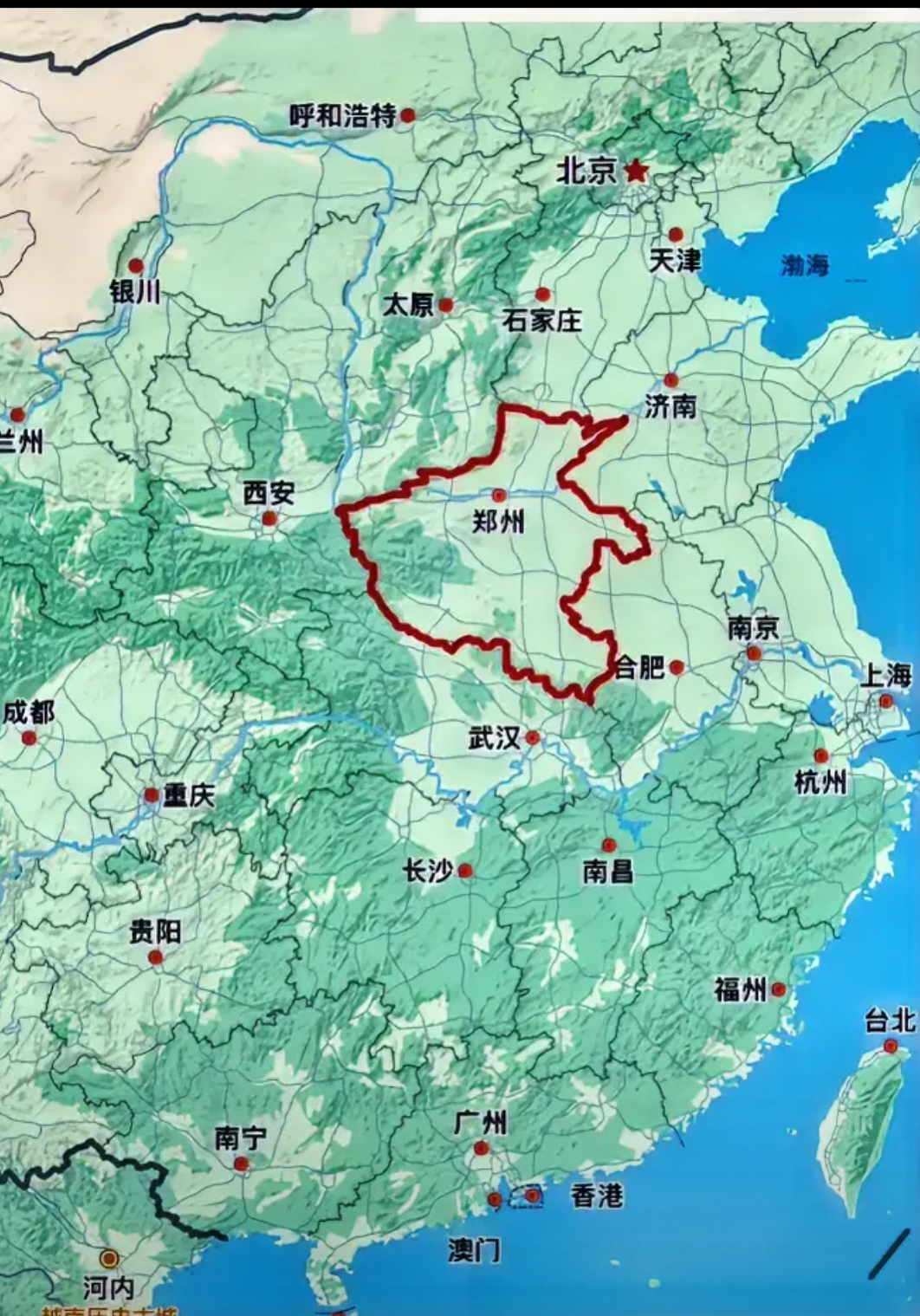 看似河南位于我国的中心,地理位置优越,地势平坦,人口众多,其实仔细