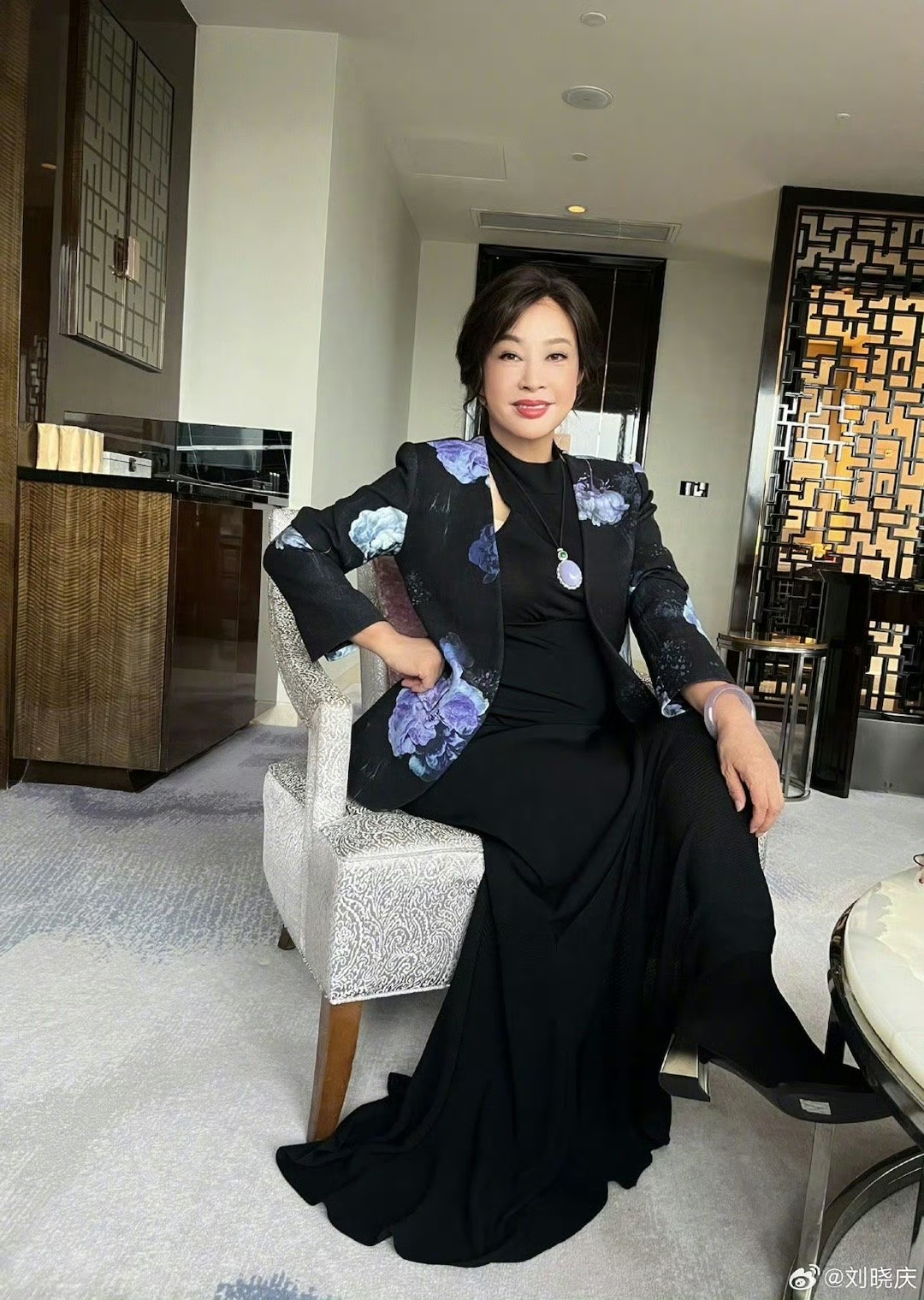 刘晓庆# 咱庆奶也是妥妥的70后精致女生了,每天画精致的妆,做精致的