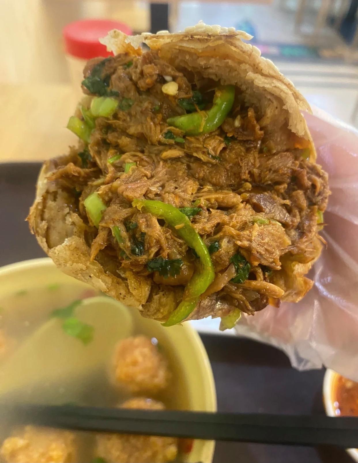 陈旭大哥
街美食（陈说美食胖妹抖音）《陈说美食胖妹美食直播视频》