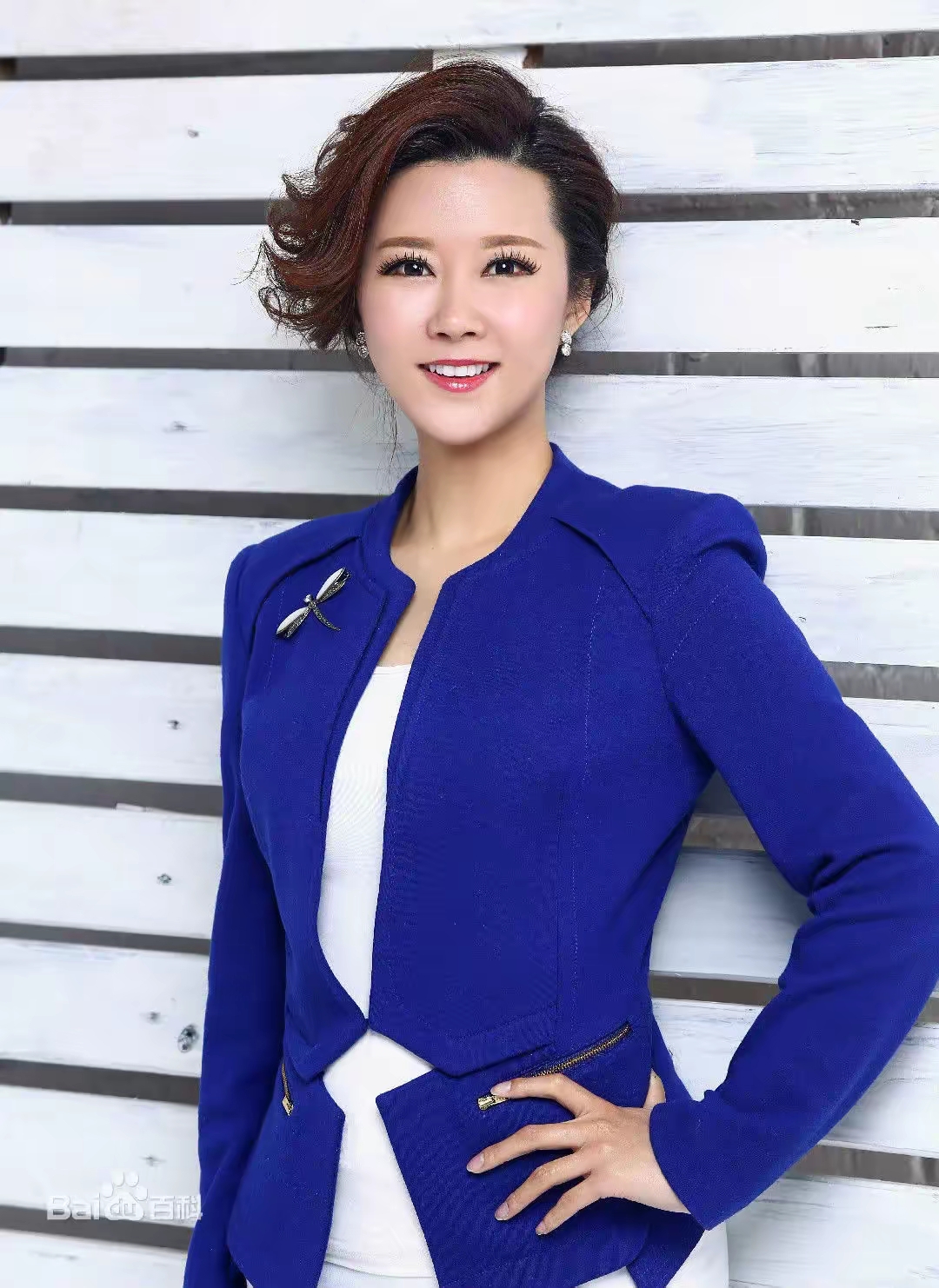从荧幕上的财经主播到商海巨擘周婷的华丽转身令人惊叹