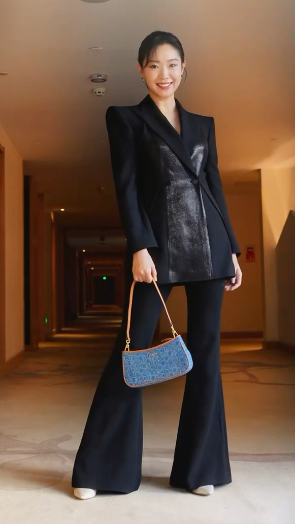 王佳佳也太飒了吧!老公是种感觉!coogi包包好帅