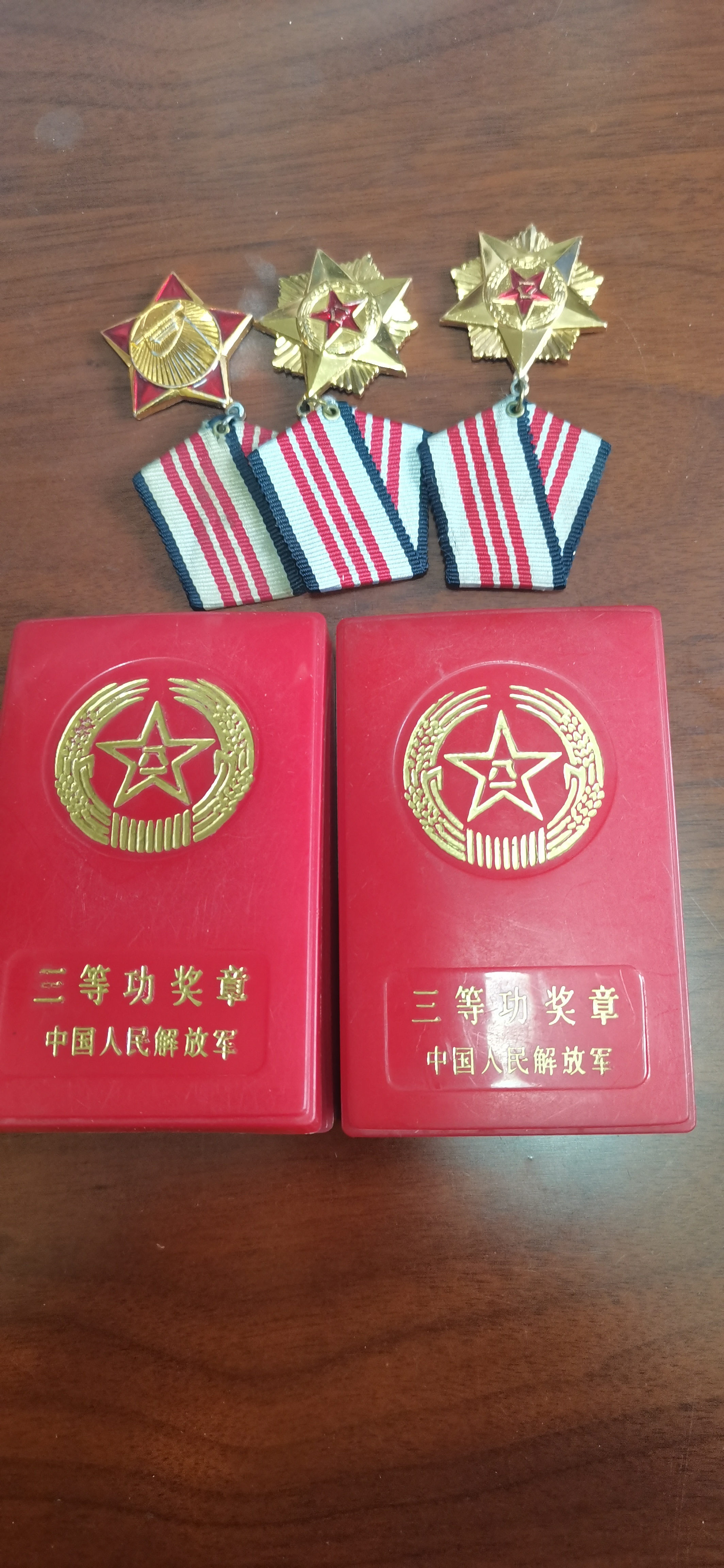 我在部队共立了10次三等功,按每个三等功增加5%退