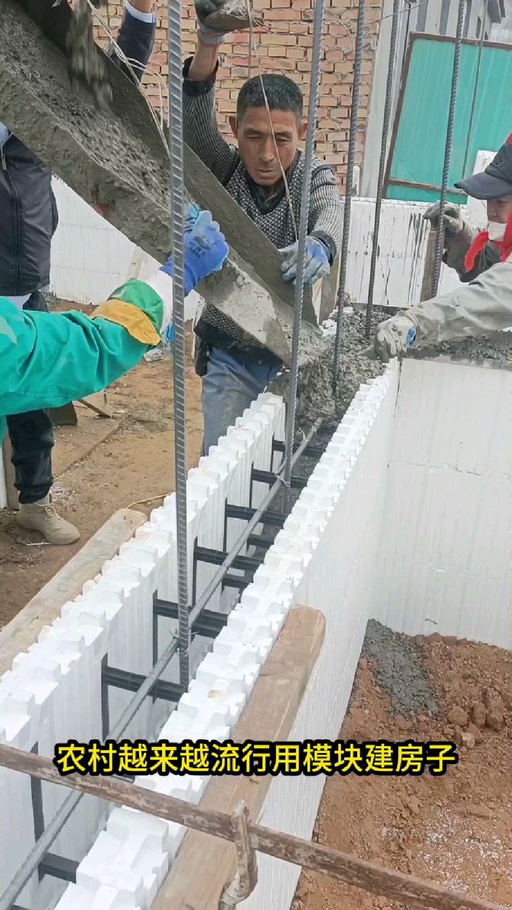 泡沫模块建房施工简单快速,后期保温隔热效果好,建房冬暖夏凉!