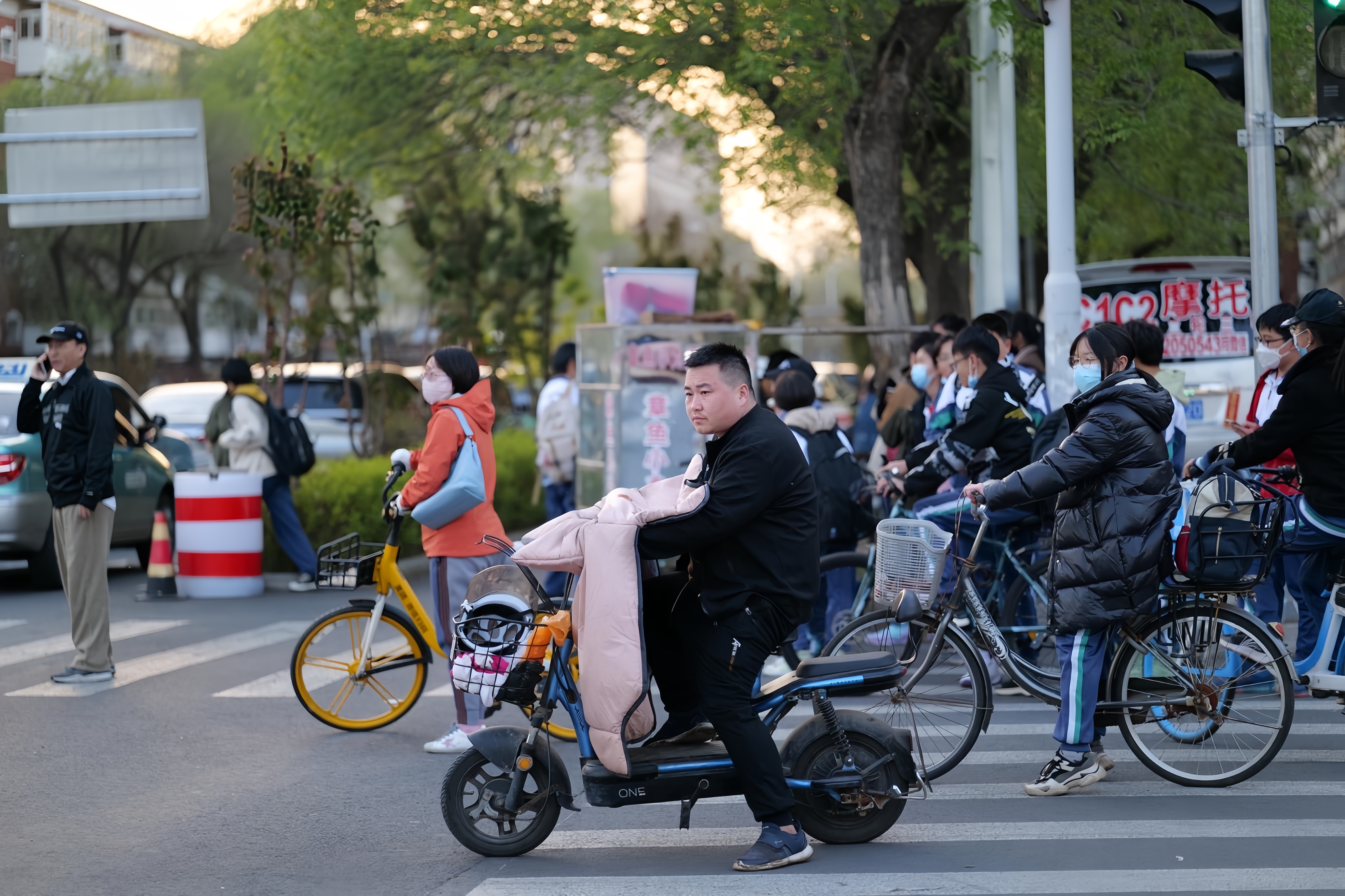 其二,不执着于争第一的人,通常是聪明人