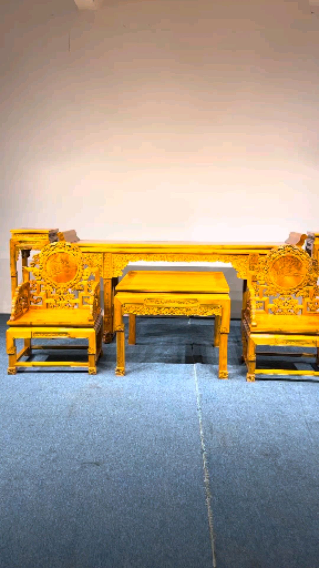 纯黄花梨家具,无论是办公室,还是客厅,都很合适,需要的联系我