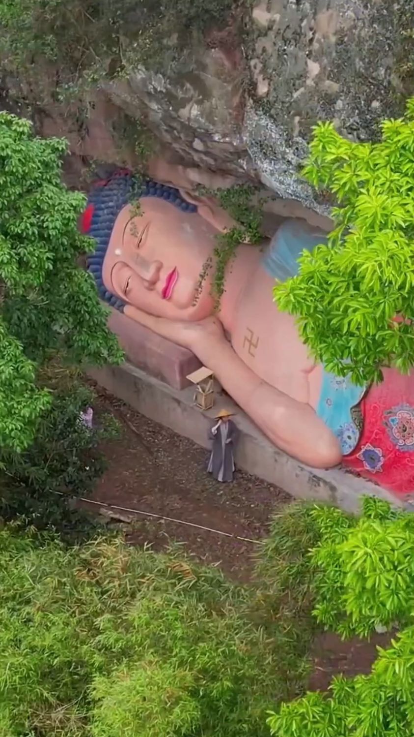 四川惊现沉睡的卧佛