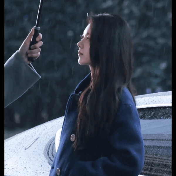 宋威龙赵今麦雨天撑伞画面唯美