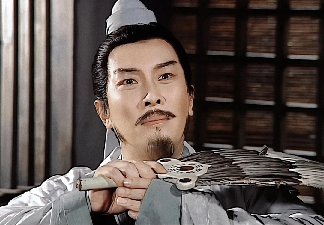 网友甲观点: 这三个演员演的角色就不应该在一起比,唐国强的诸葛亮