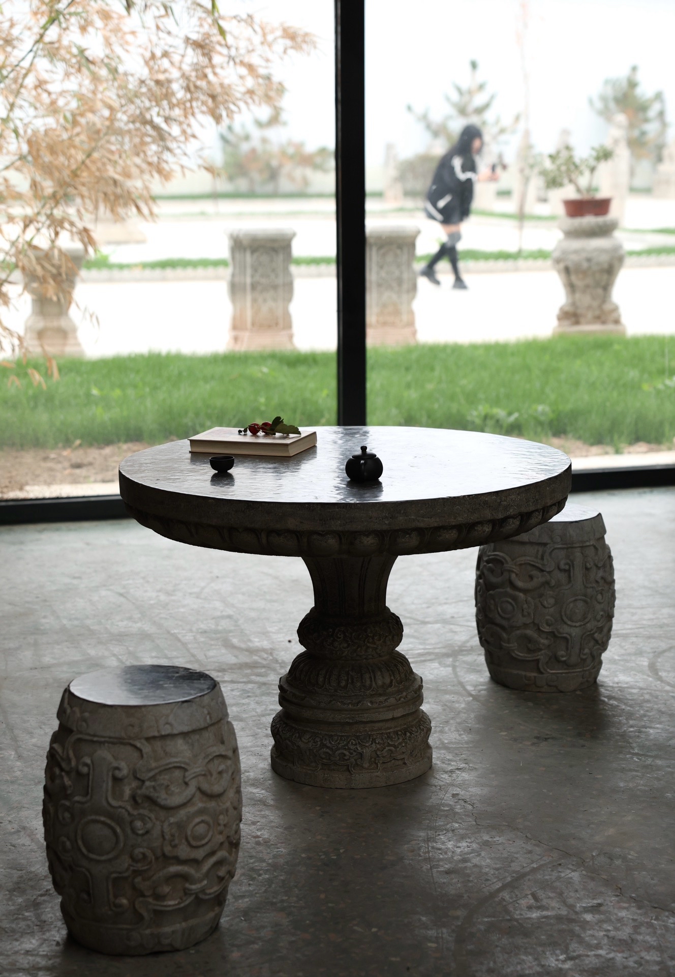 青石,尺寸:桌:直径100高70;凳:直径27号46