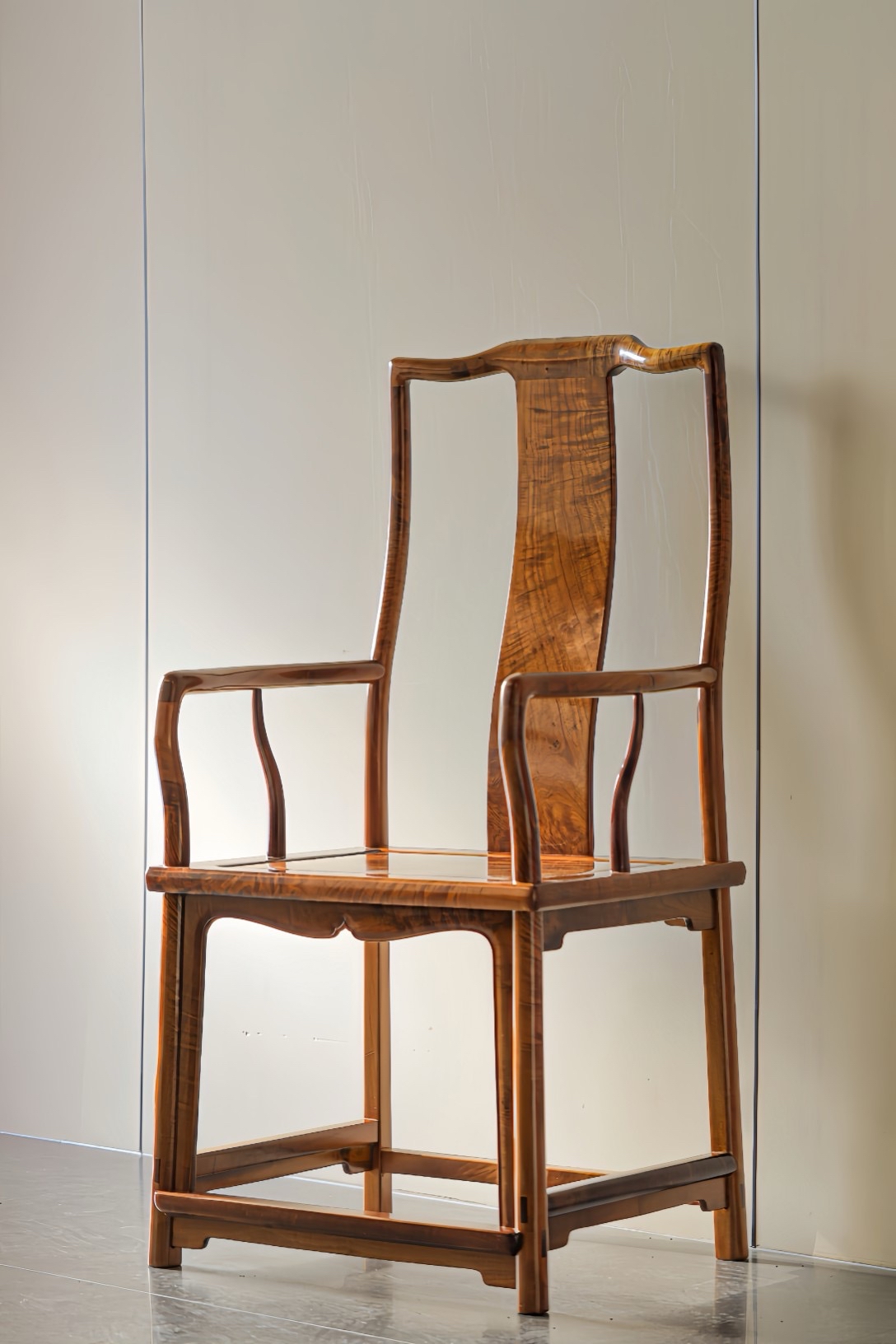 攻玉山房高靠背官帽椅  材质:金丝楠木  规格:60cm*48cm*118cm  这款