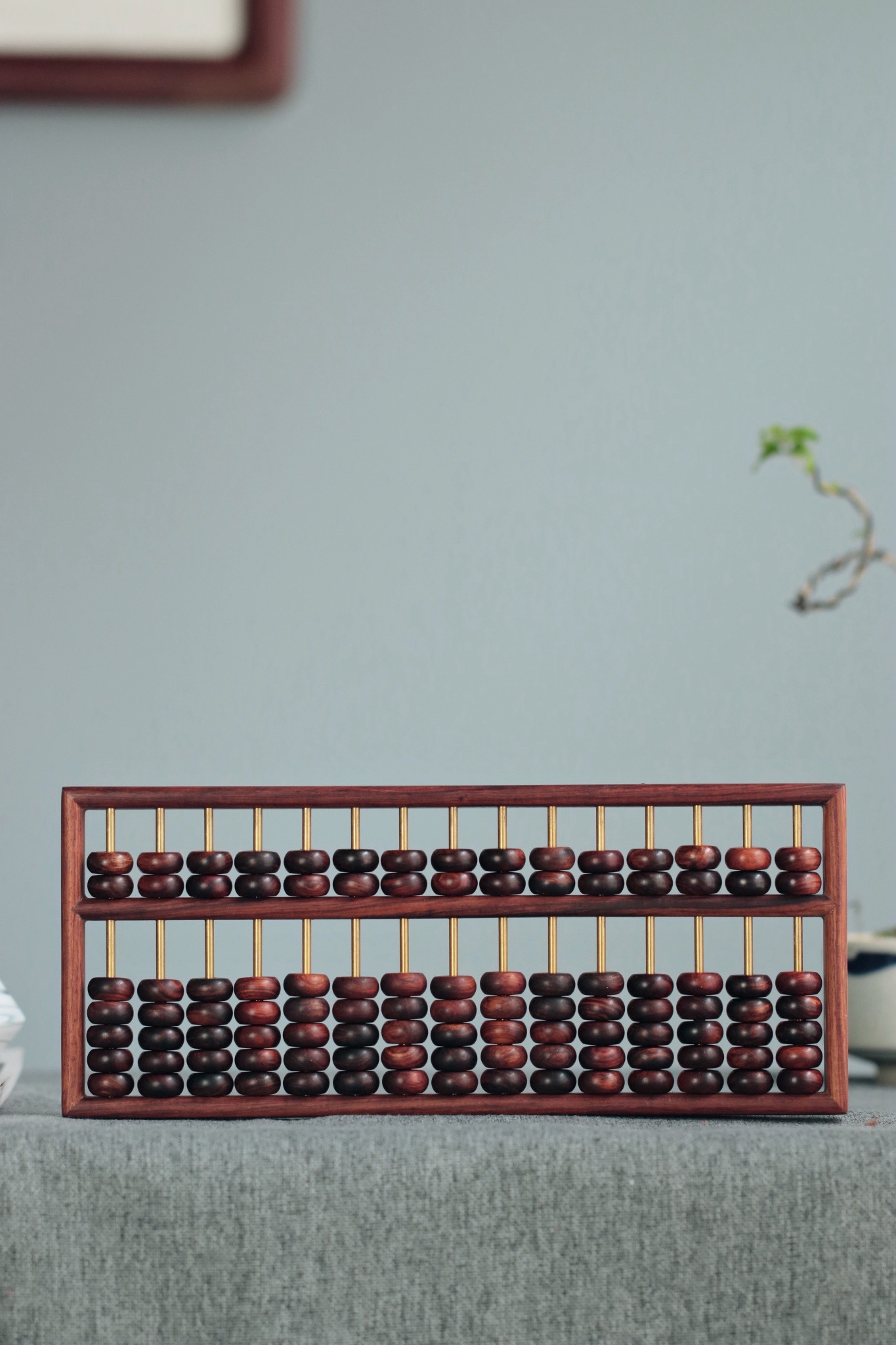 海南黄花梨制,传统榫卯工艺架接 圆润光滑,手感顺滑