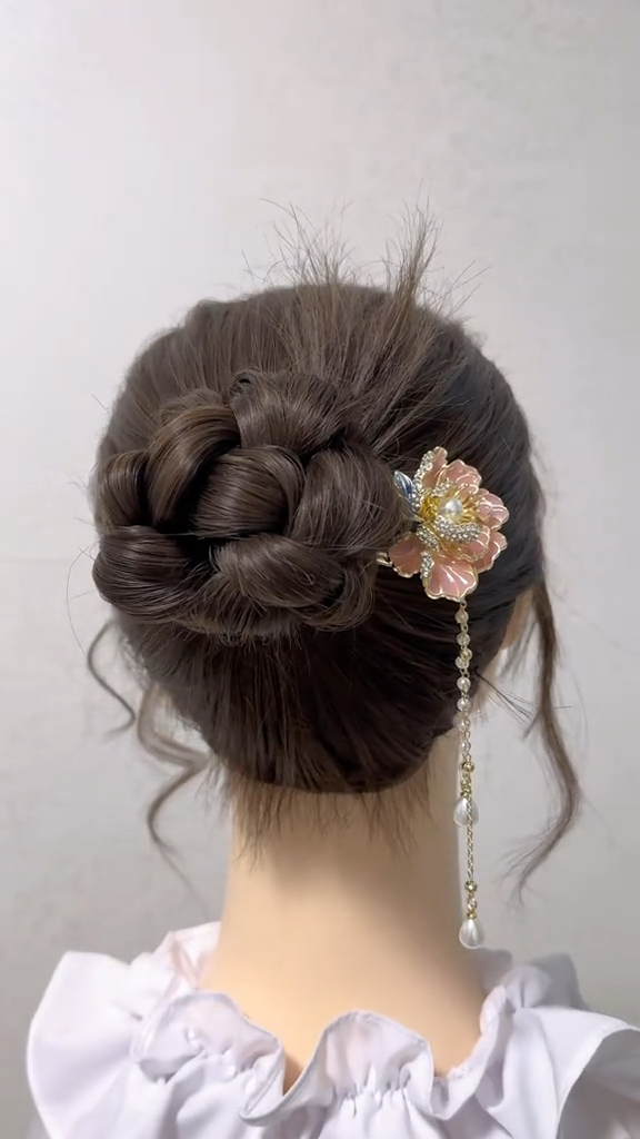 冬天贵气十足的盘发