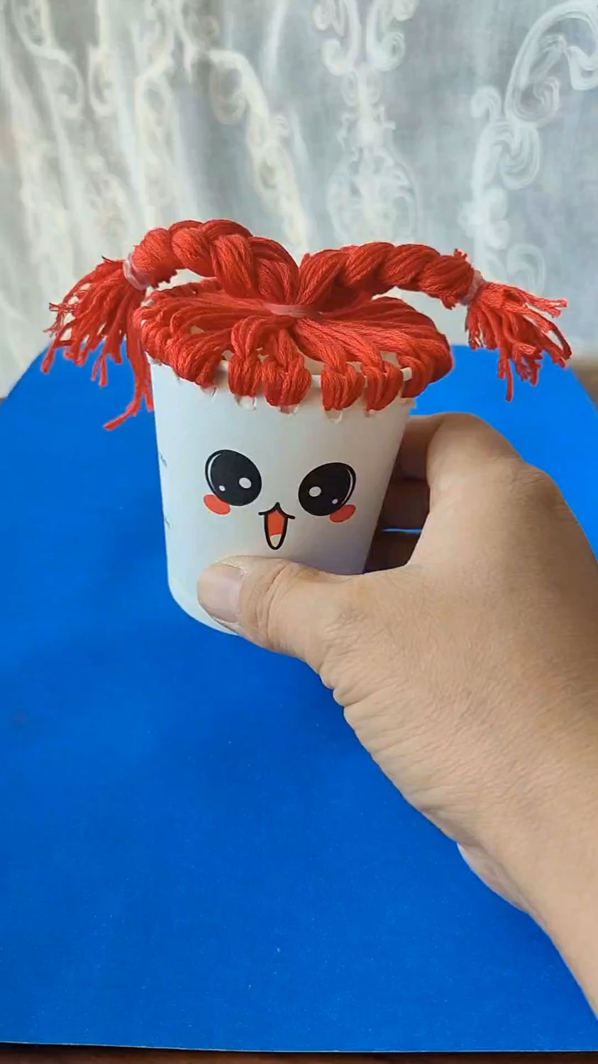 纸杯和毛线制作玩偶娃娃给孩子玩吧!