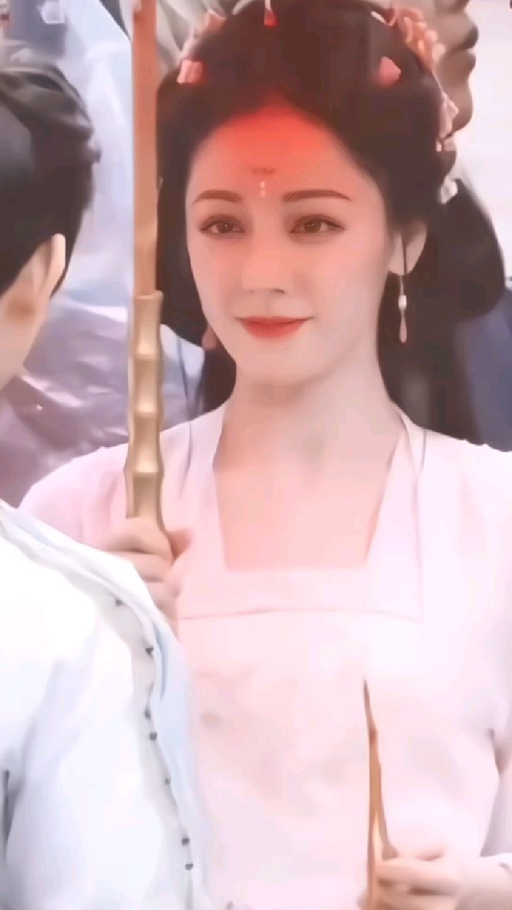 迪丽热巴新剧造型美出天际
