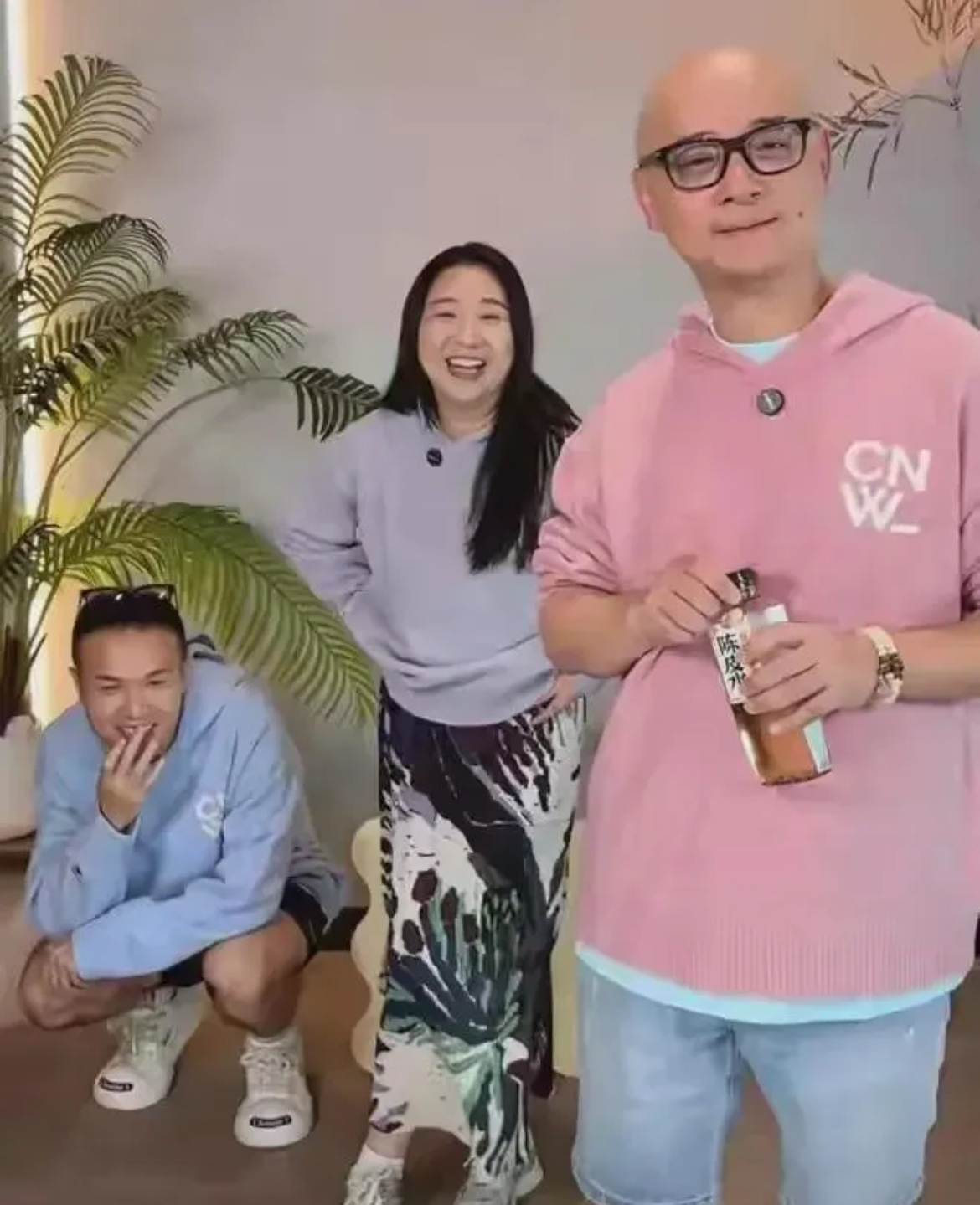 傅首尔离婚消息曝光之初网友同情她认为她为婚姻付出很多甚至怀疑