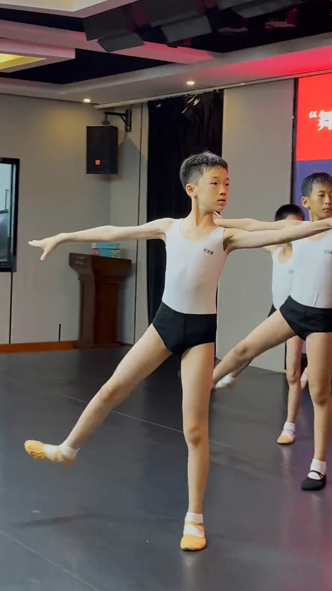 中国舞男孩刚学的古典舞身韵,大家觉得怎么样?