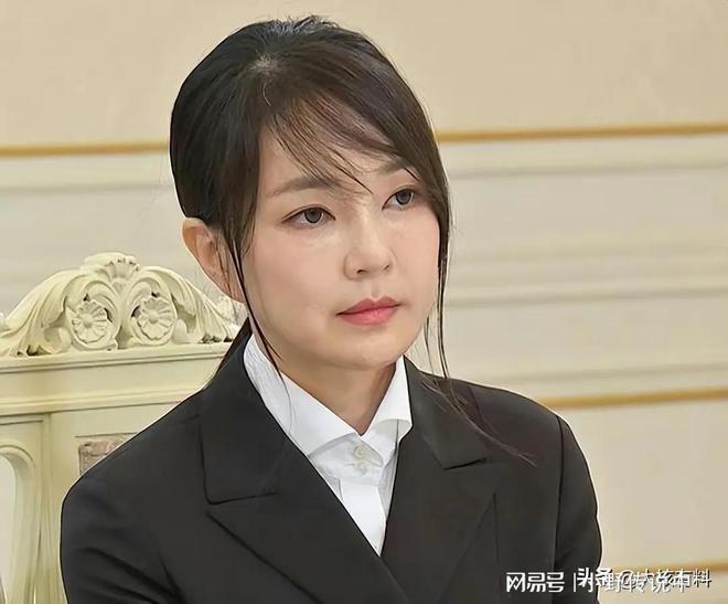 看看韩国第一夫人金建希,50多岁的女人依然美丽动人